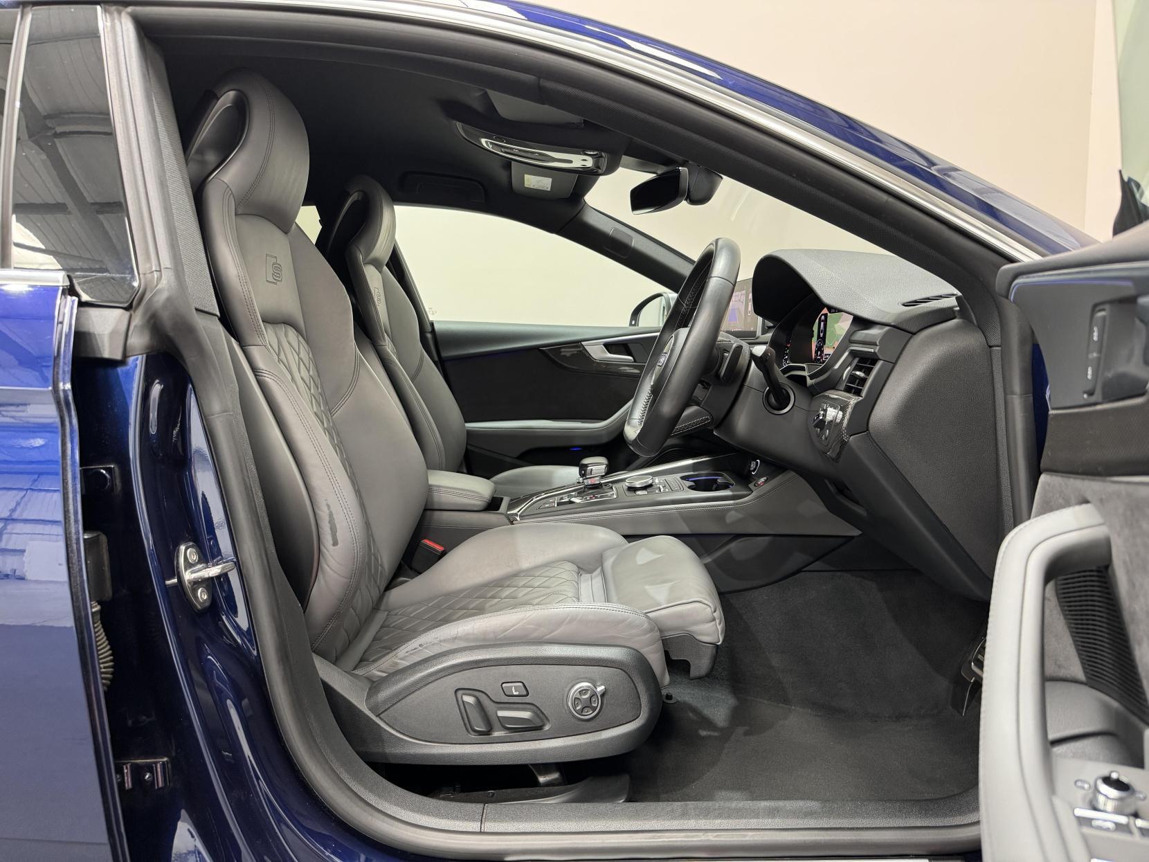Audi S5 view 19