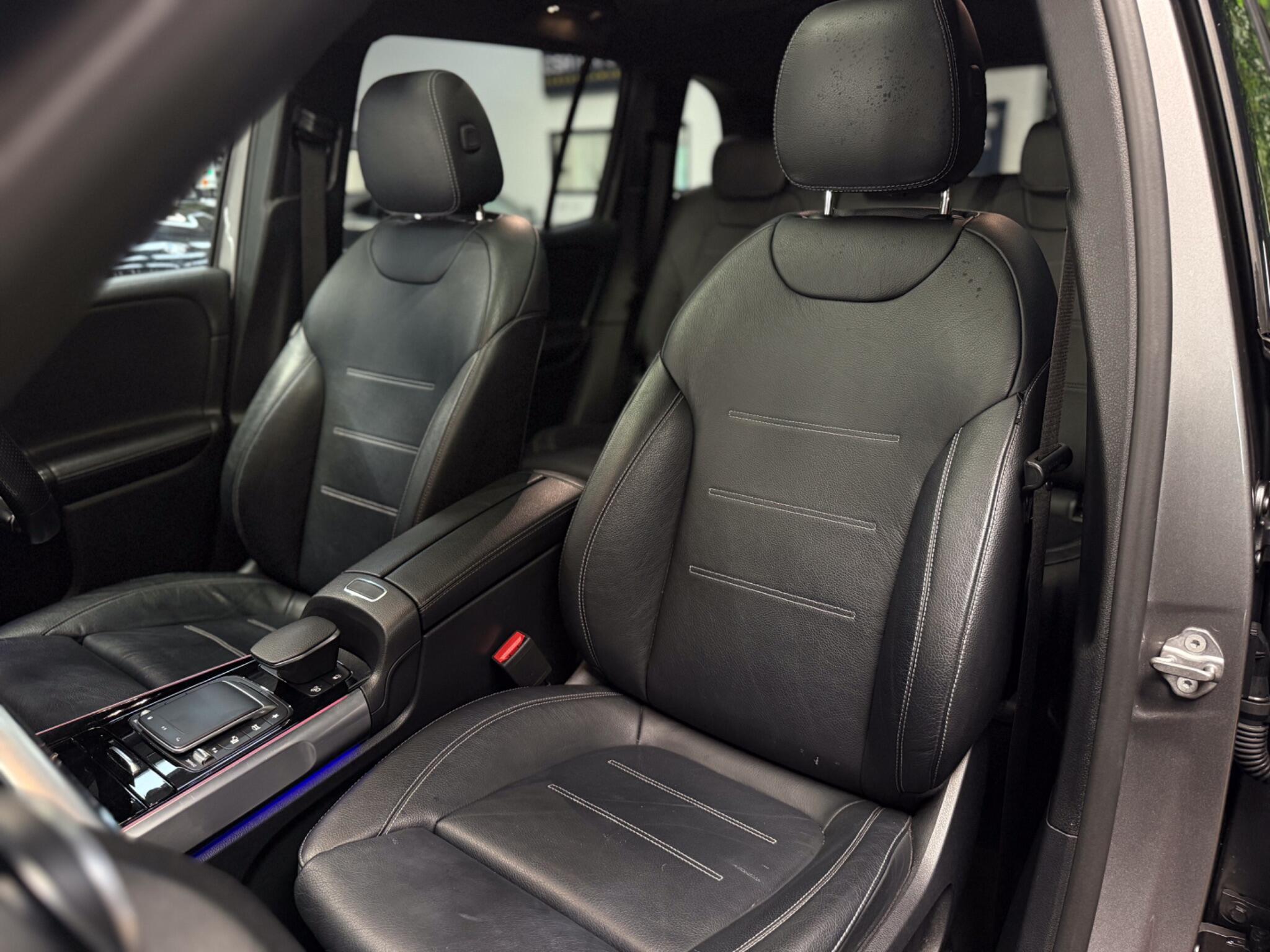 Mercedes-Benz GLB view 22
