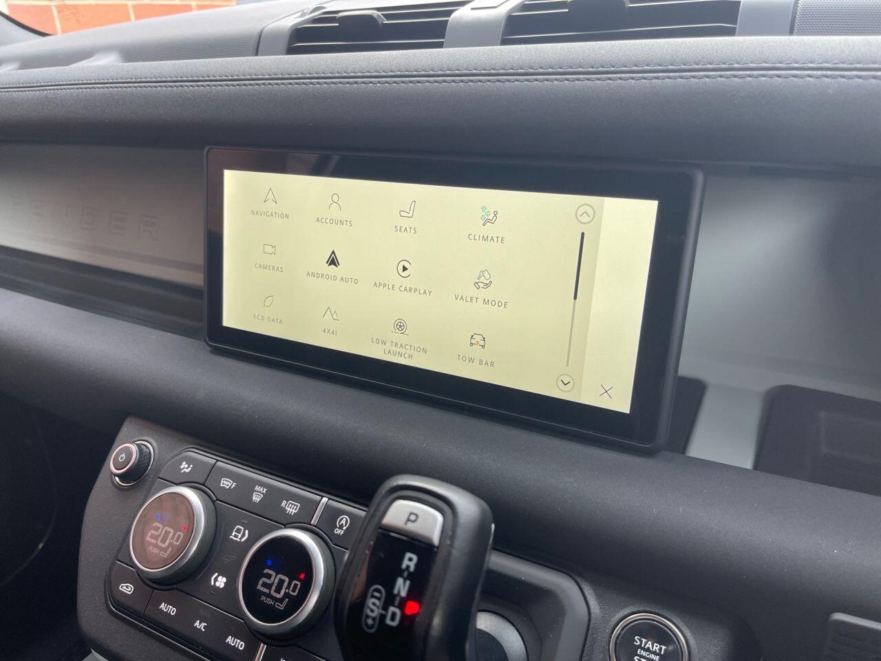 Land Rover Defender 90 view 16