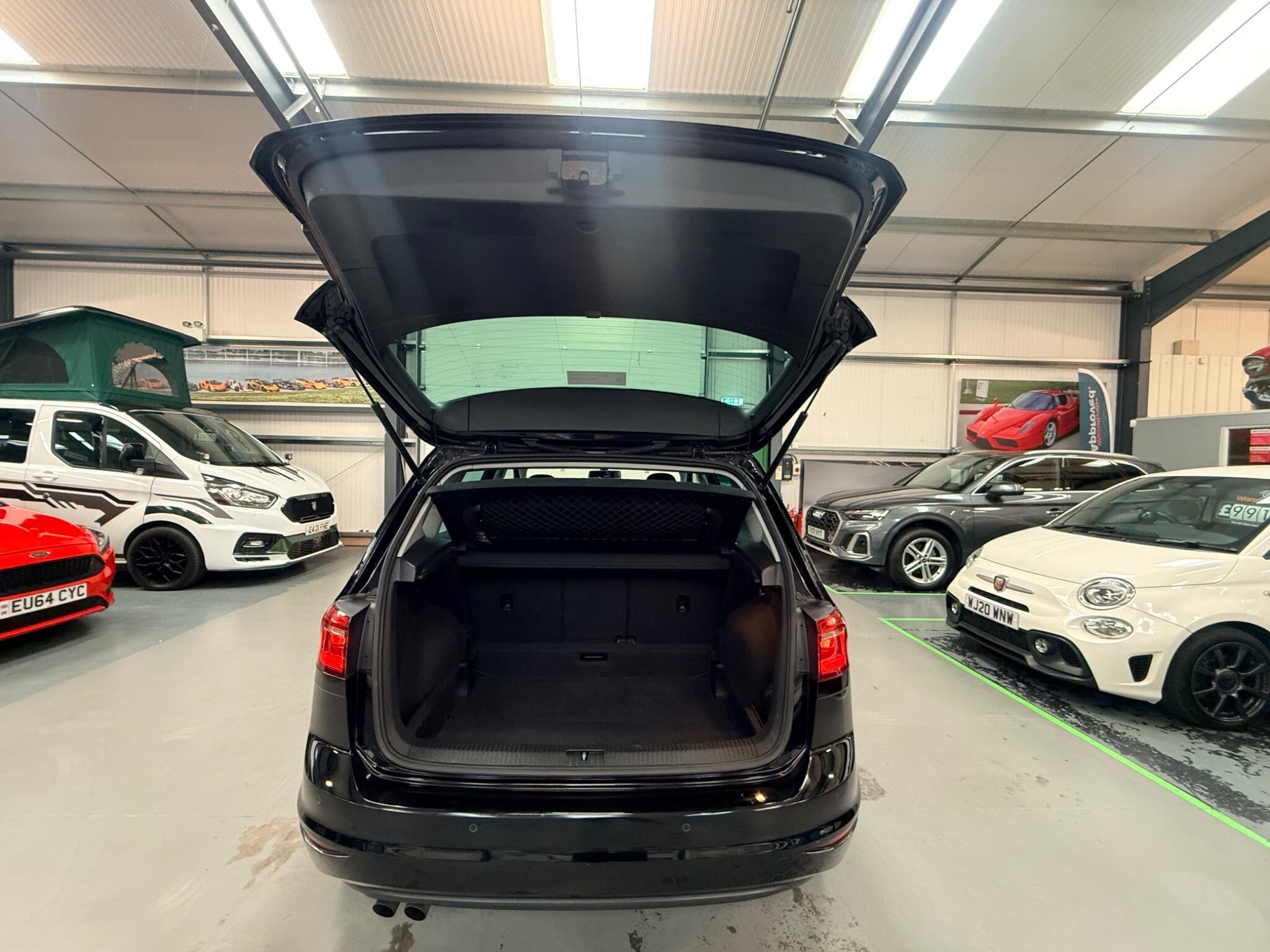 Volkswagen Golf Sportsvan view 38