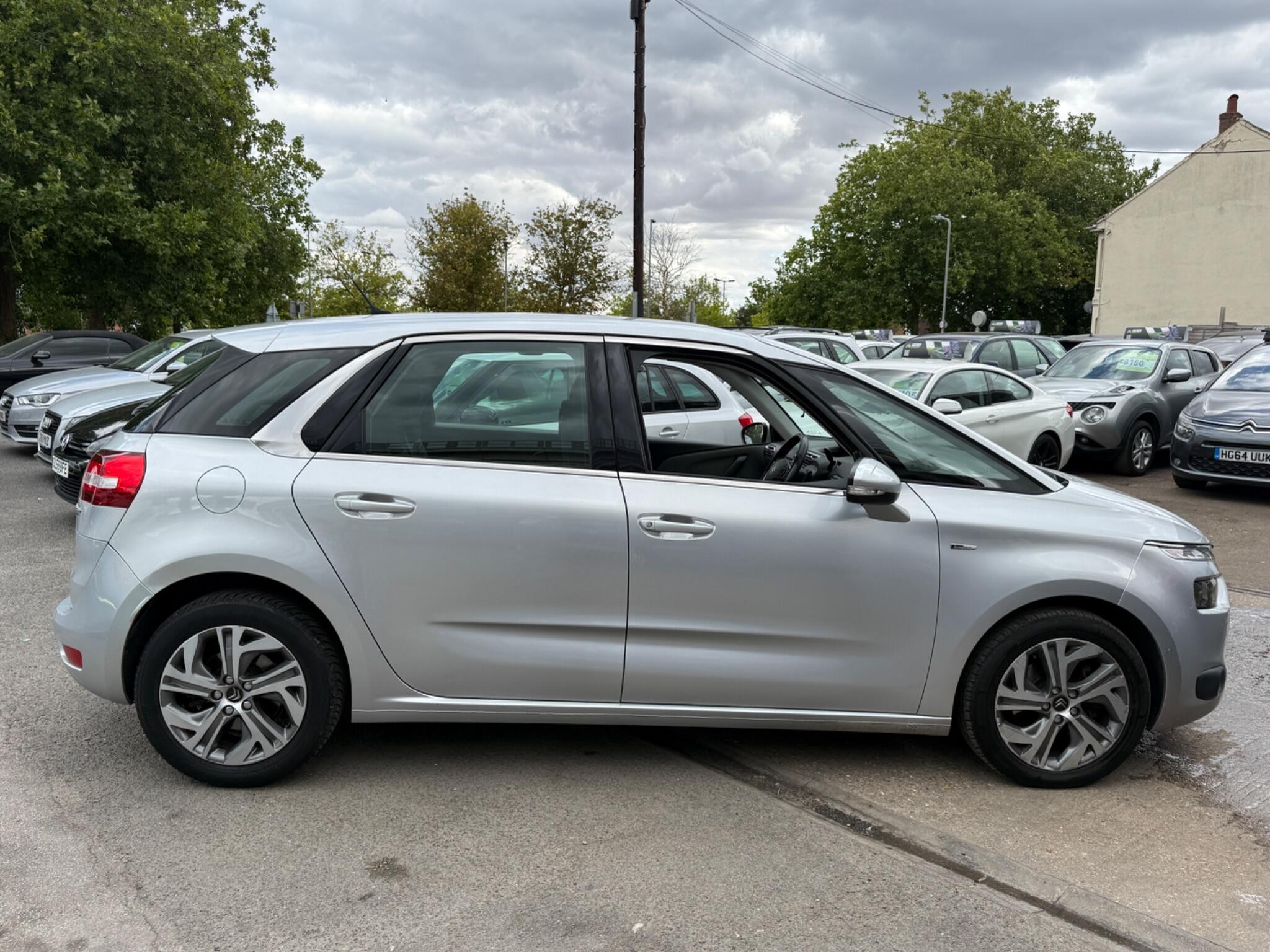 Citroen C4 Picasso - Image 19