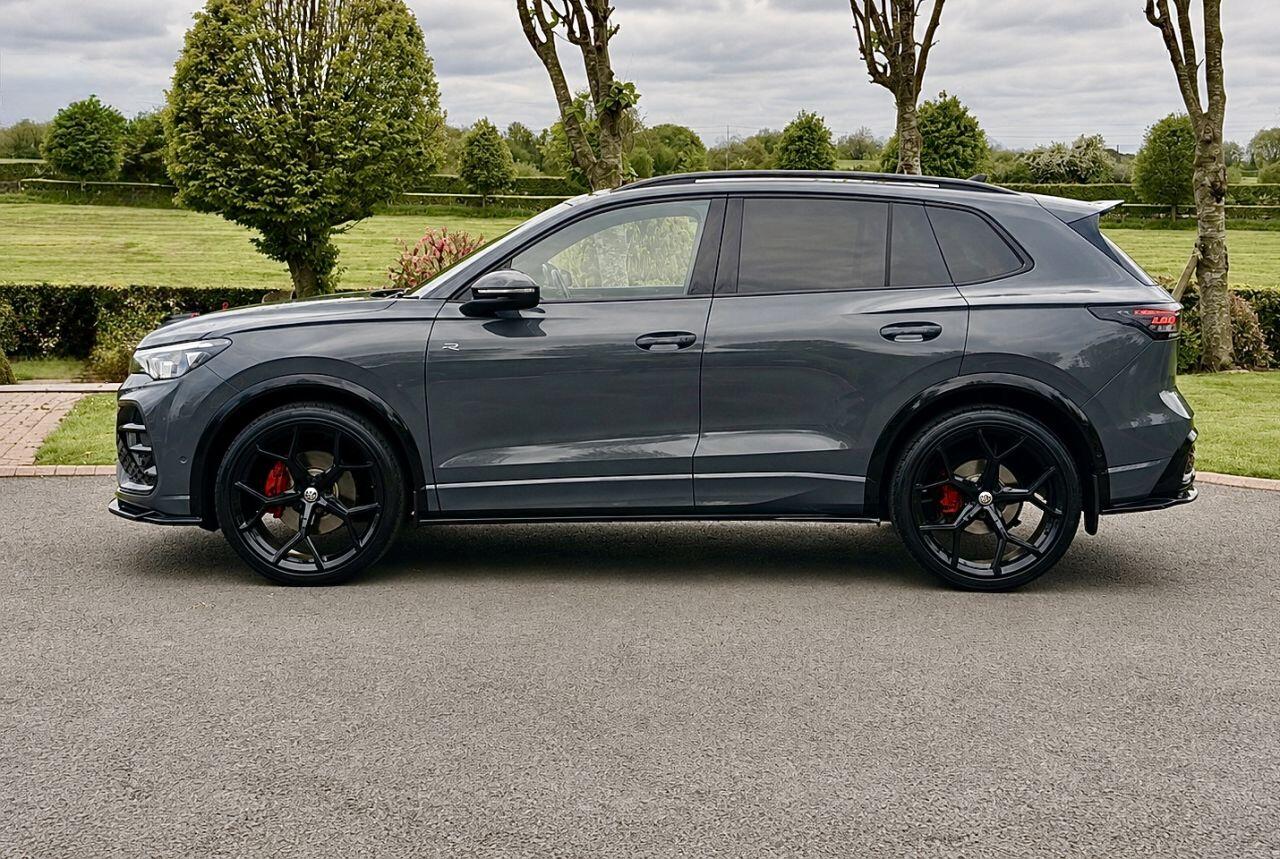 Volkswagen Tiguan view 4