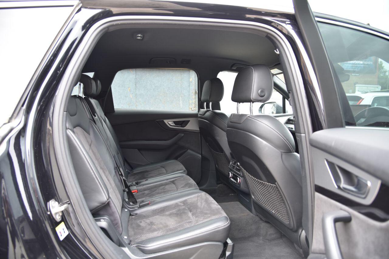 Audi Q7 view 24