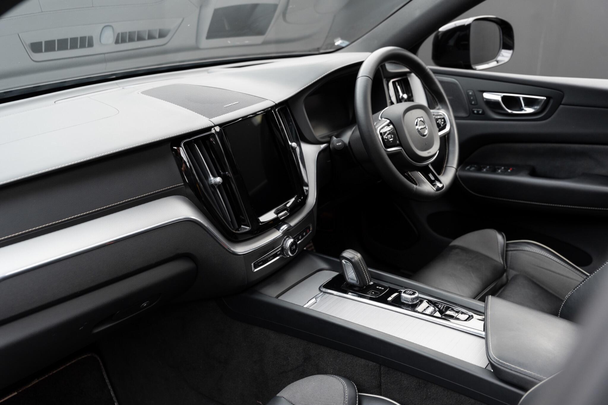 Volvo XC60 view 40
