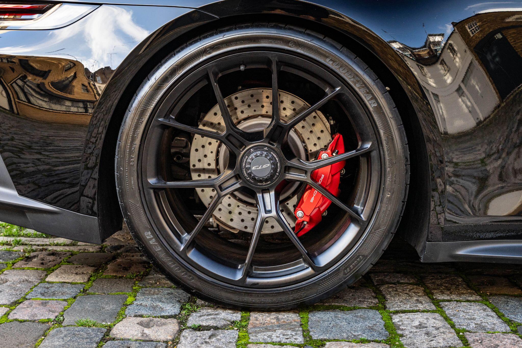 Porsche 911 view 31
