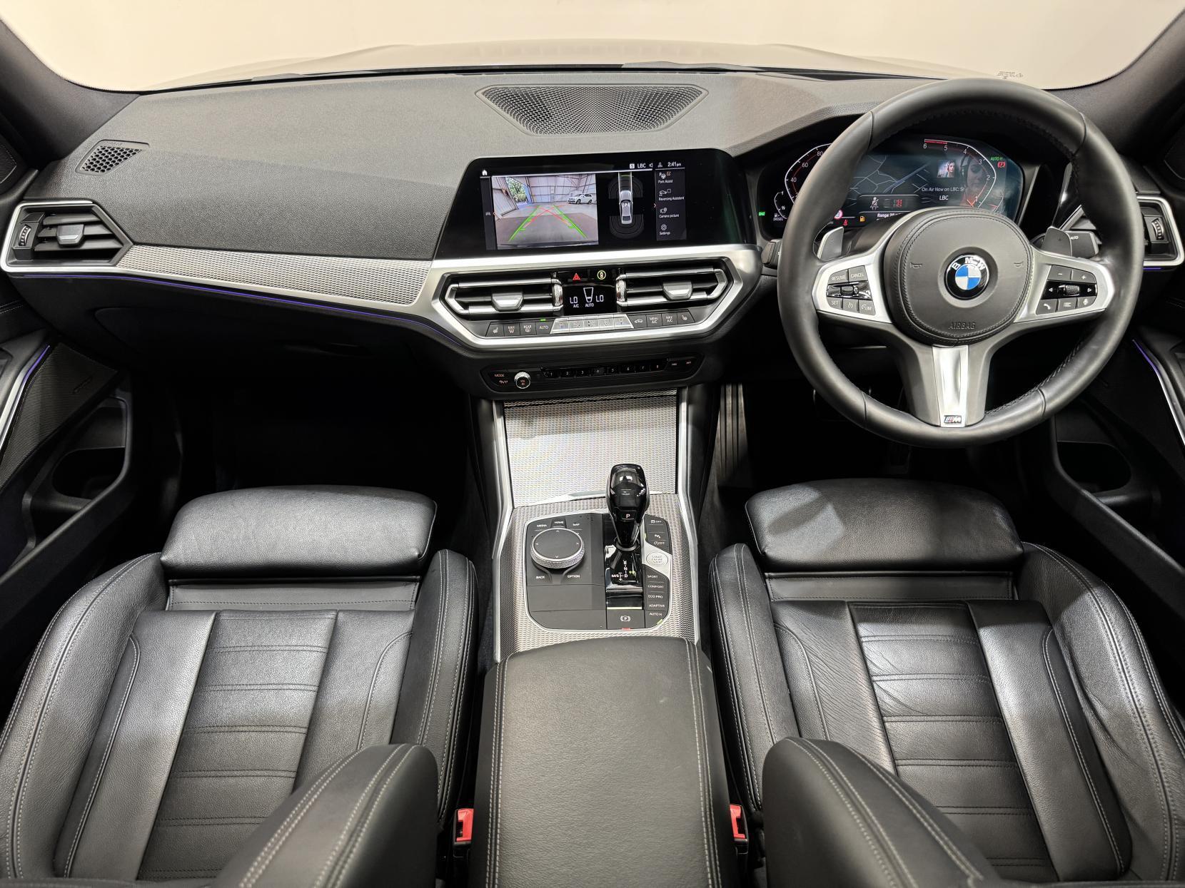 BMW 3 Series view 28
