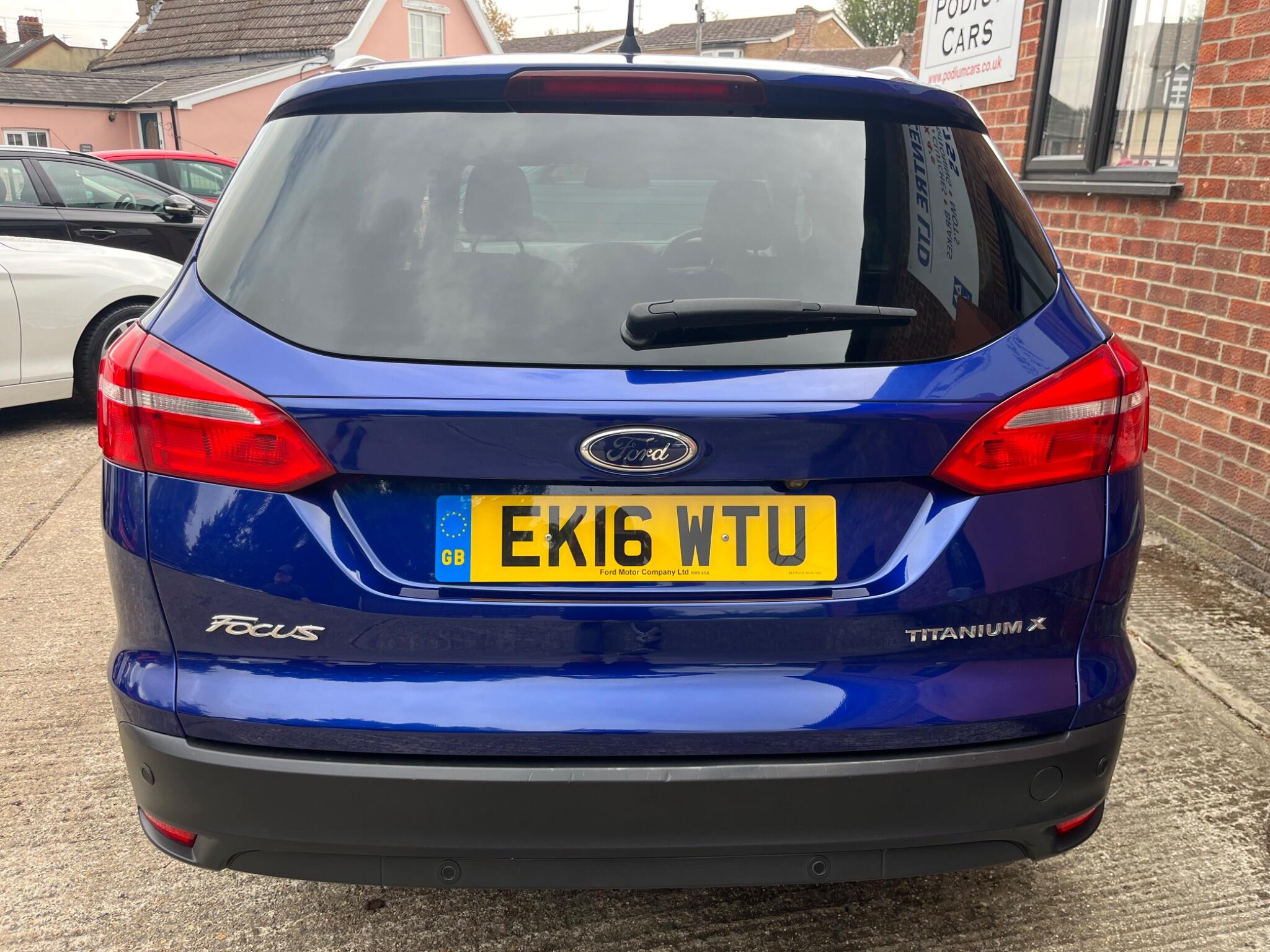 Ford Focus view 22