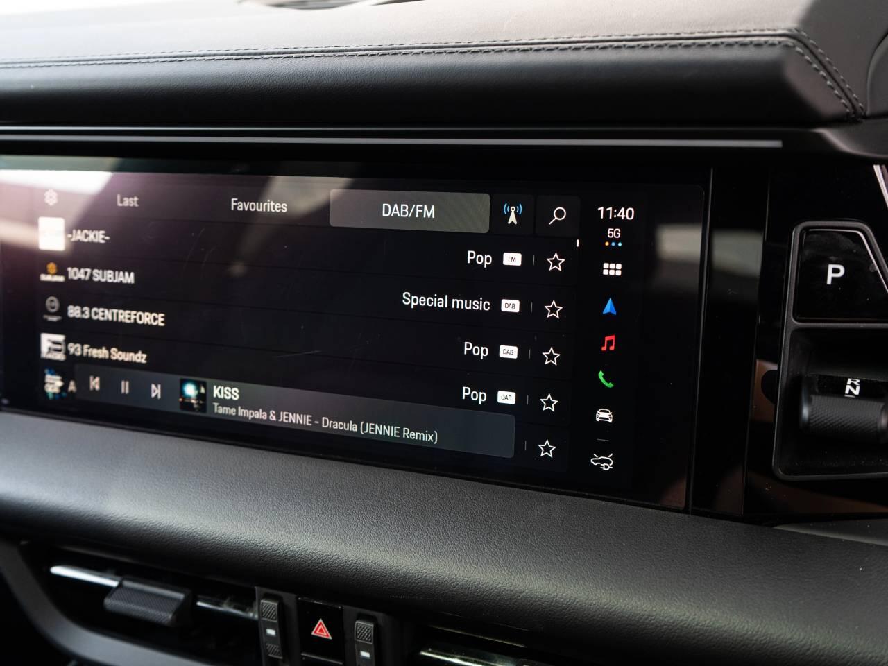 Porsche Macan view 27