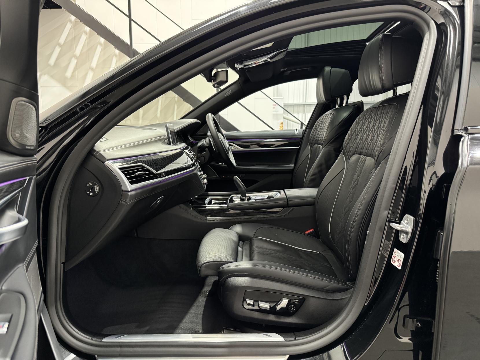BMW 7 Series view 64