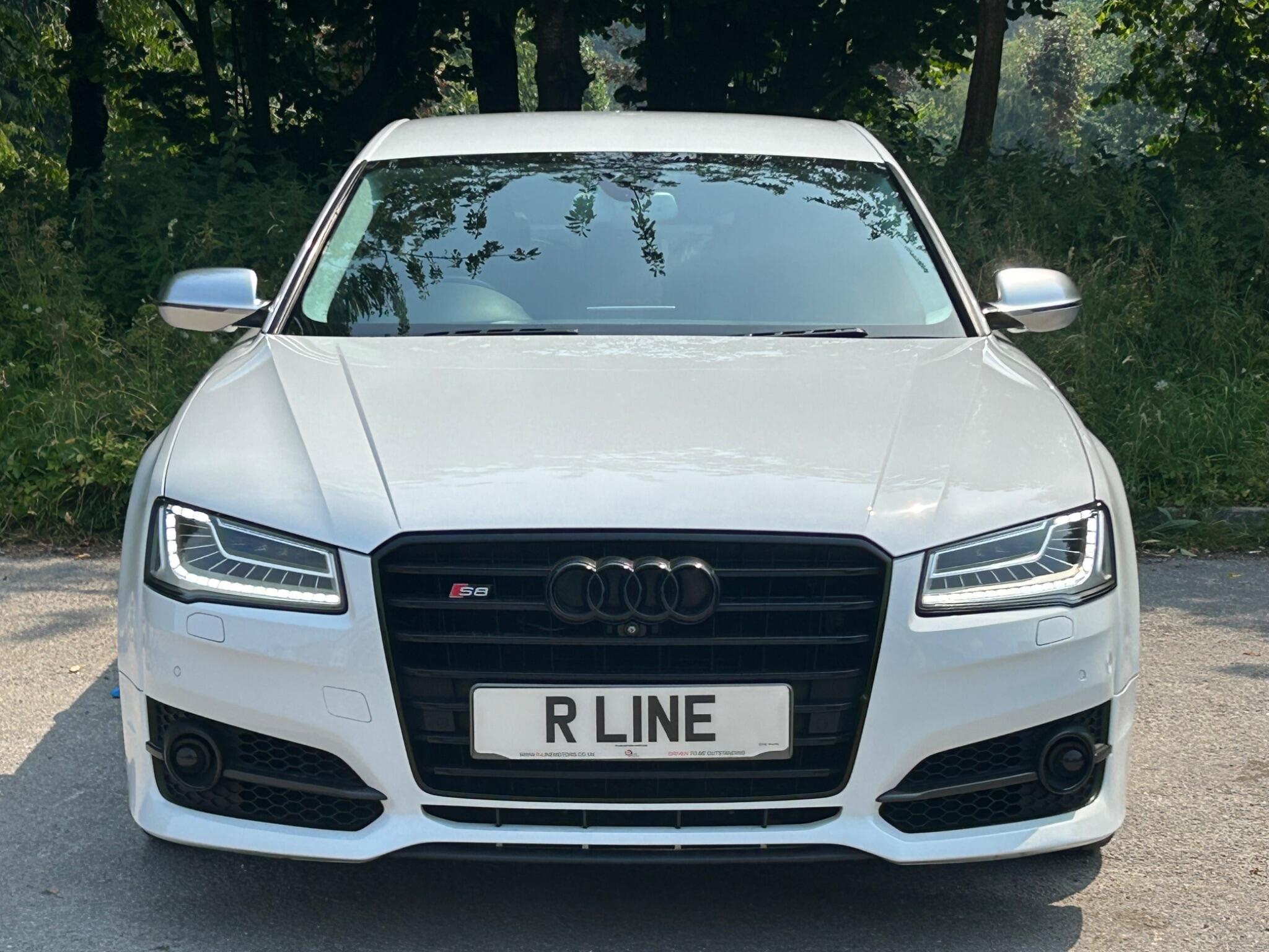 Audi S8 view 16