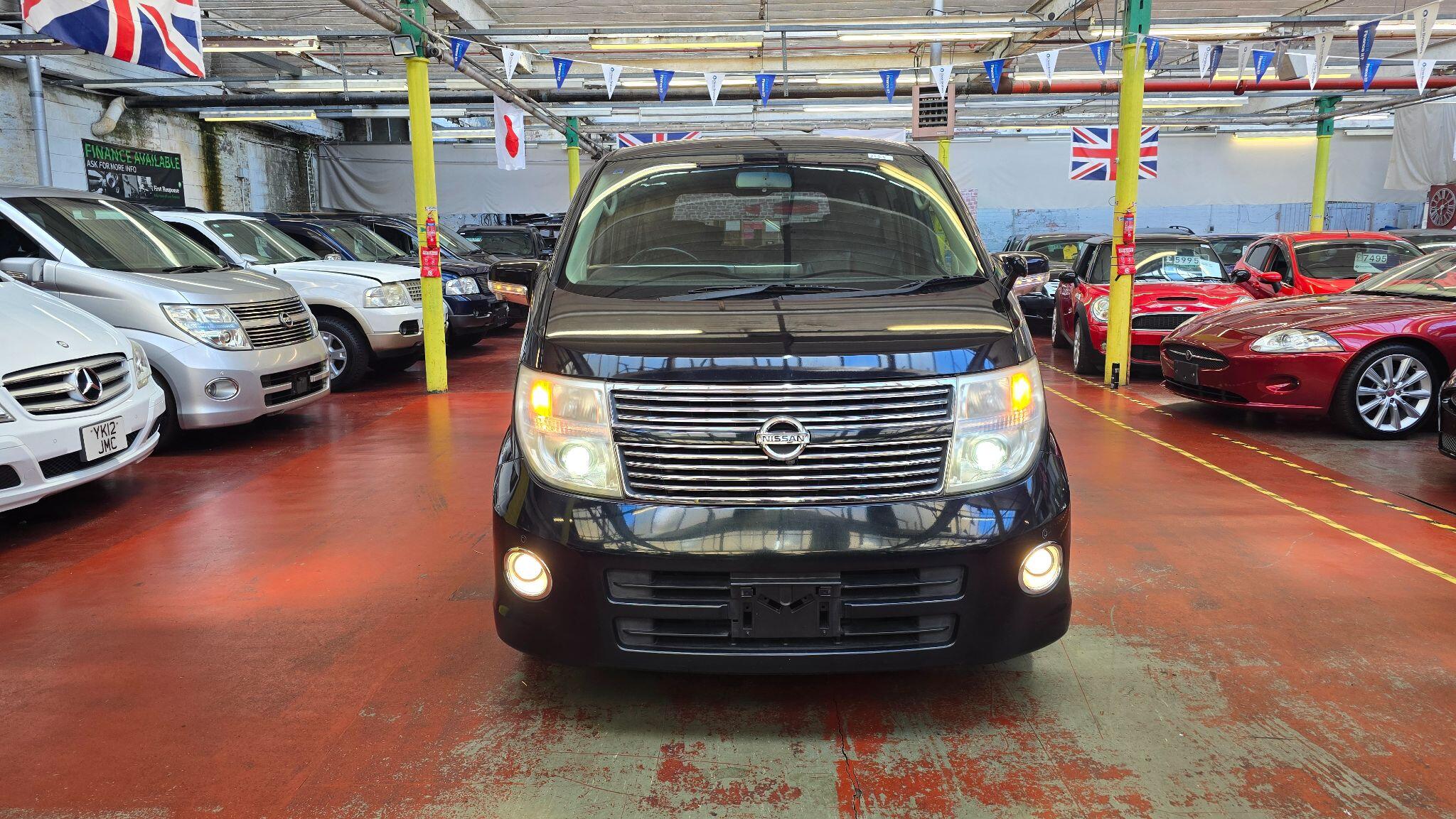 Nissan Elgrand view 2