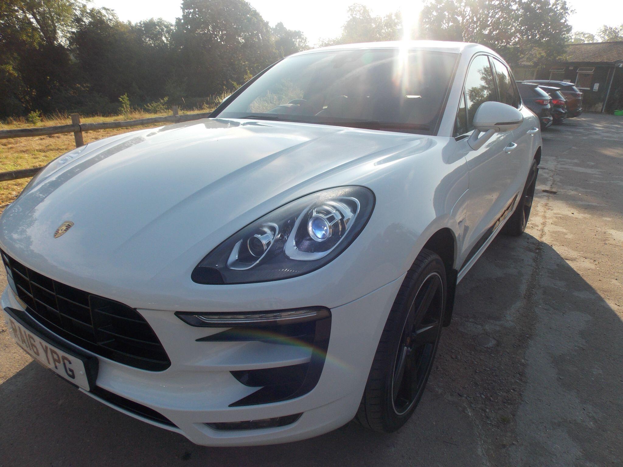 Porsche Macan view 11
