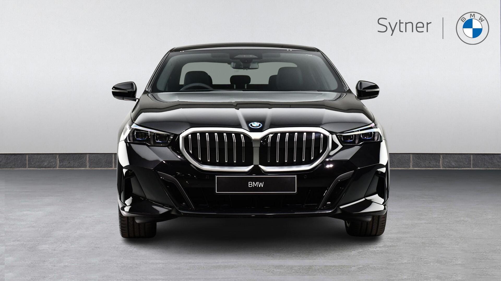 BMW 5 Series view 16