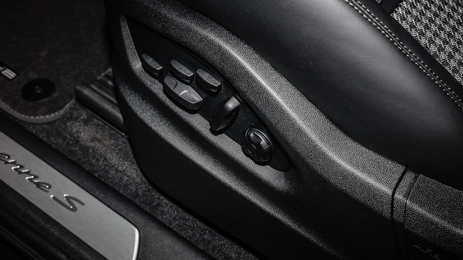 Porsche Cayenne view 23