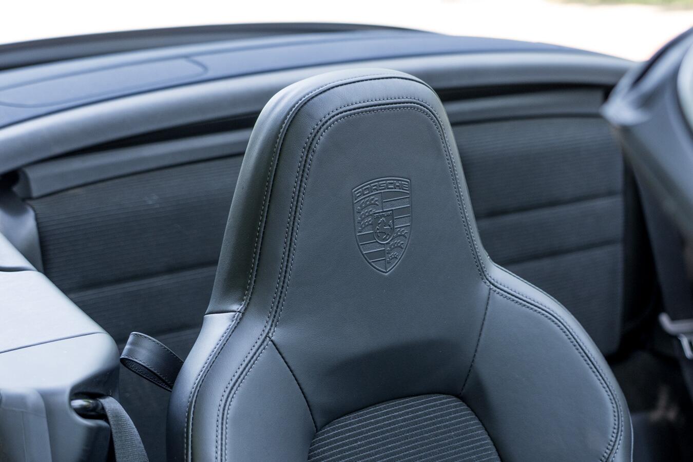 Porsche 911 view 31