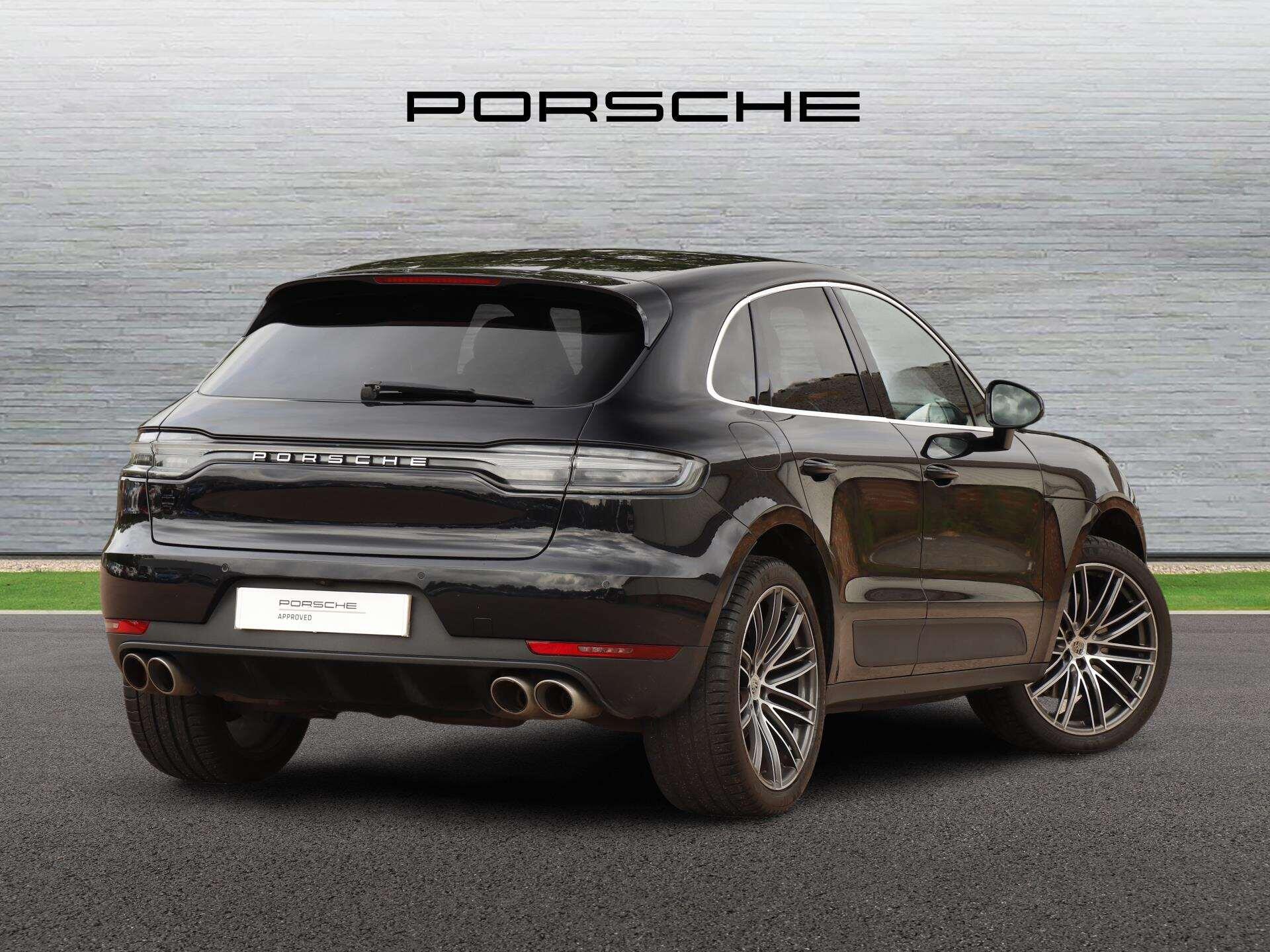 Porsche Macan view 3