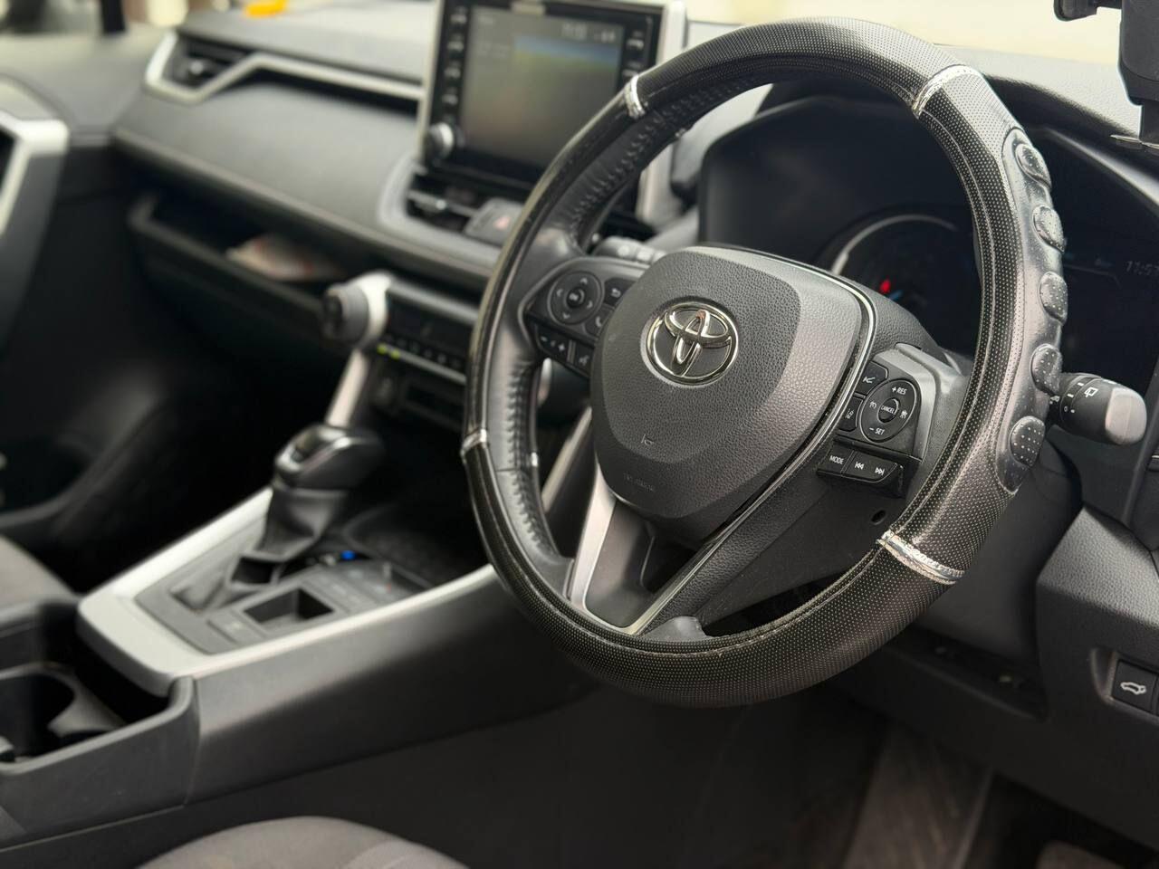 Toyota RAV4 view 9