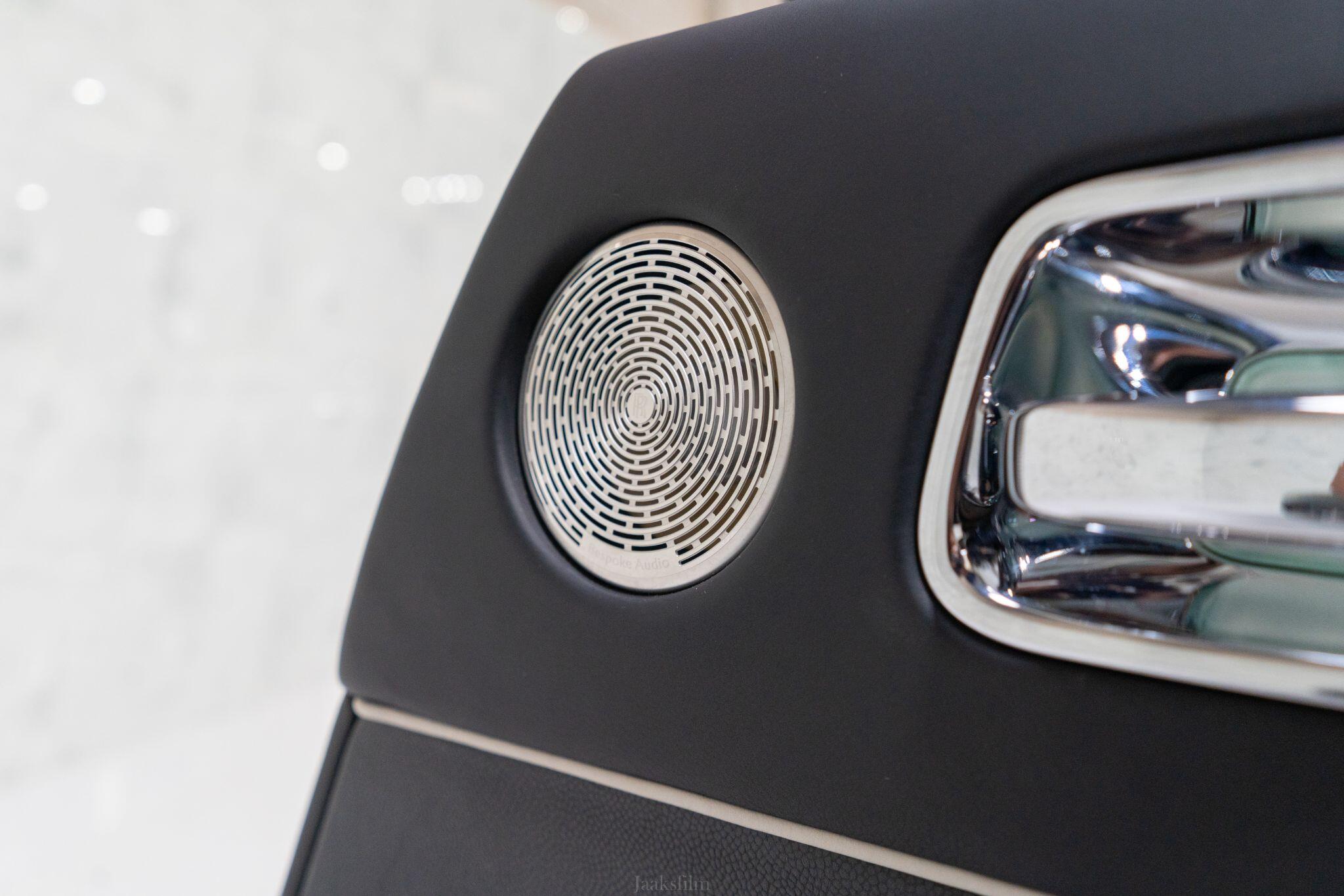 Rolls-Royce Wraith view 3