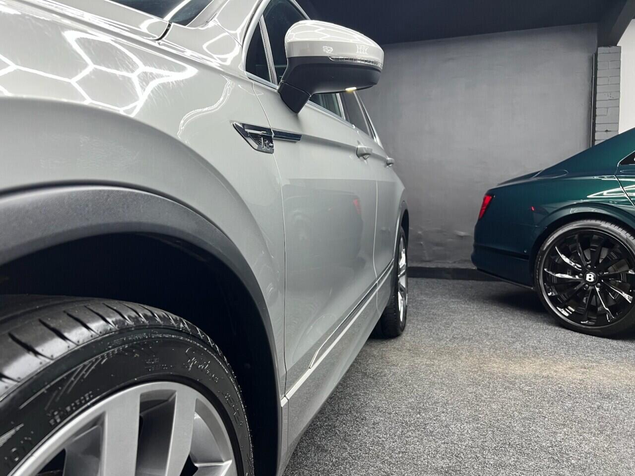 Volkswagen Tiguan view 24