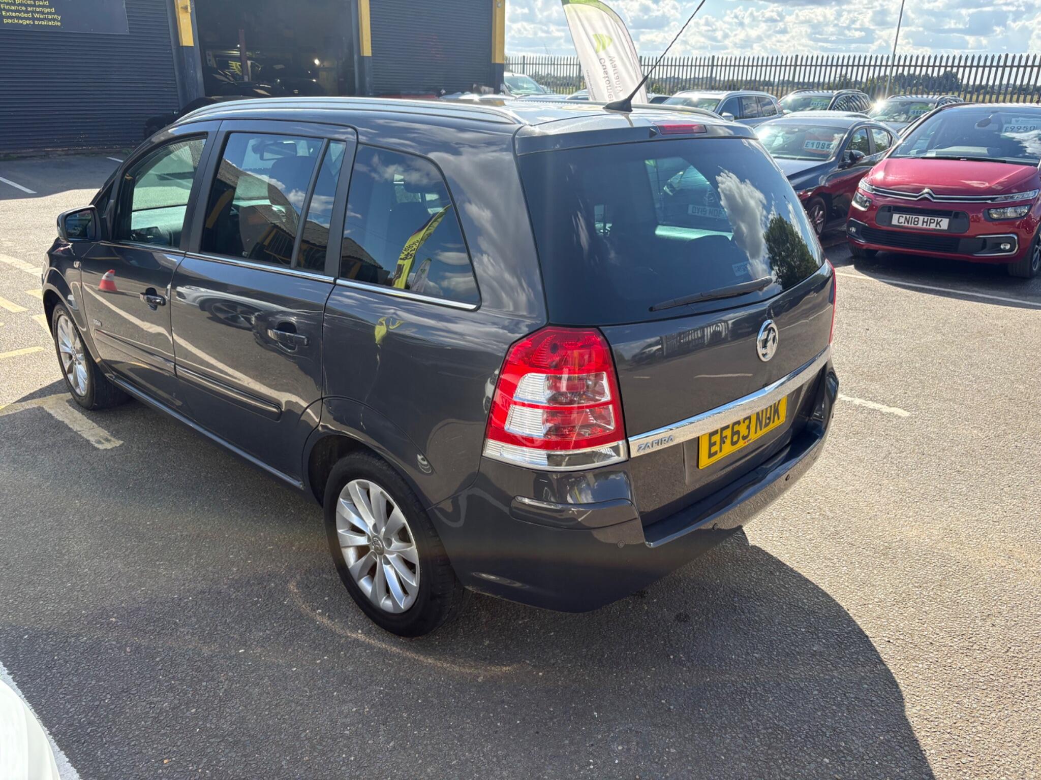 Vauxhall Zafira view 3