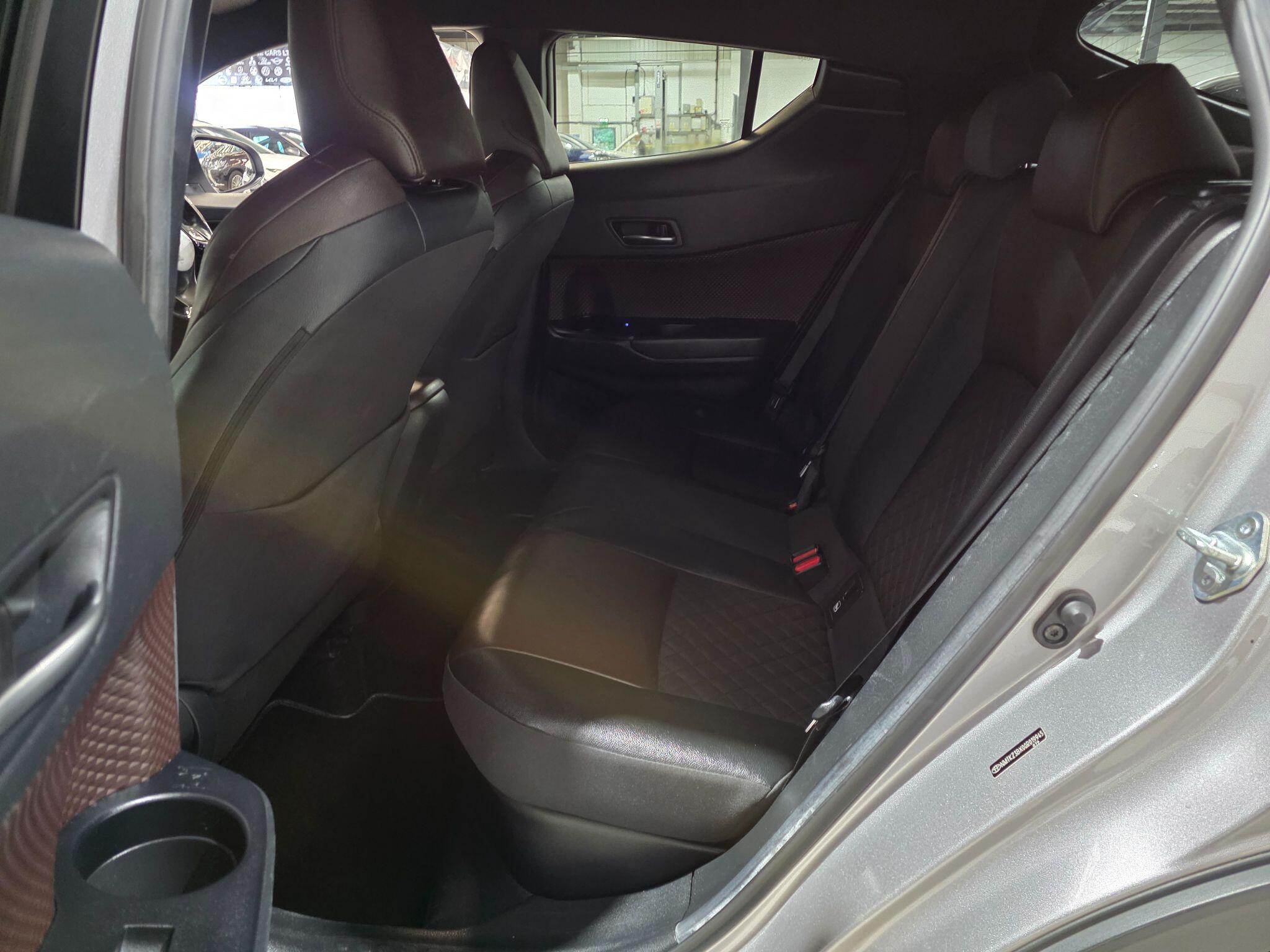 Toyota C-HR view 21