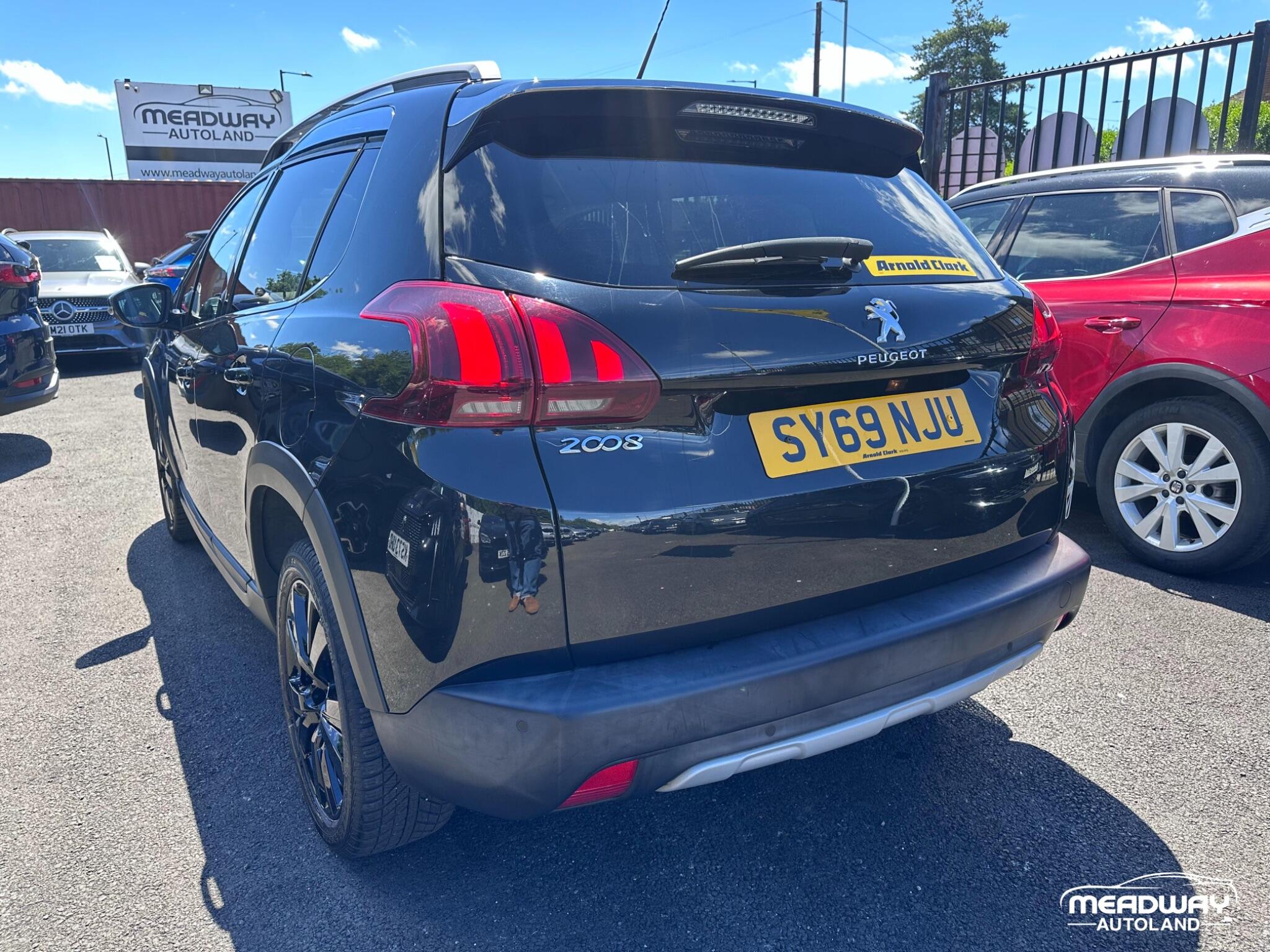 Peugeot 2008 view 11