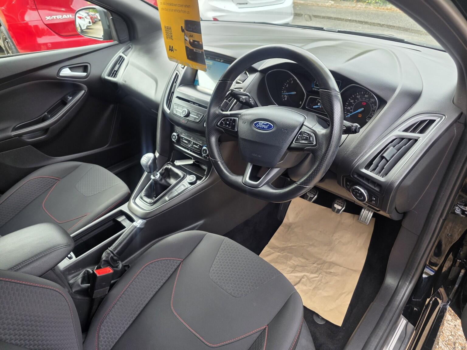 Ford Focus view 12
