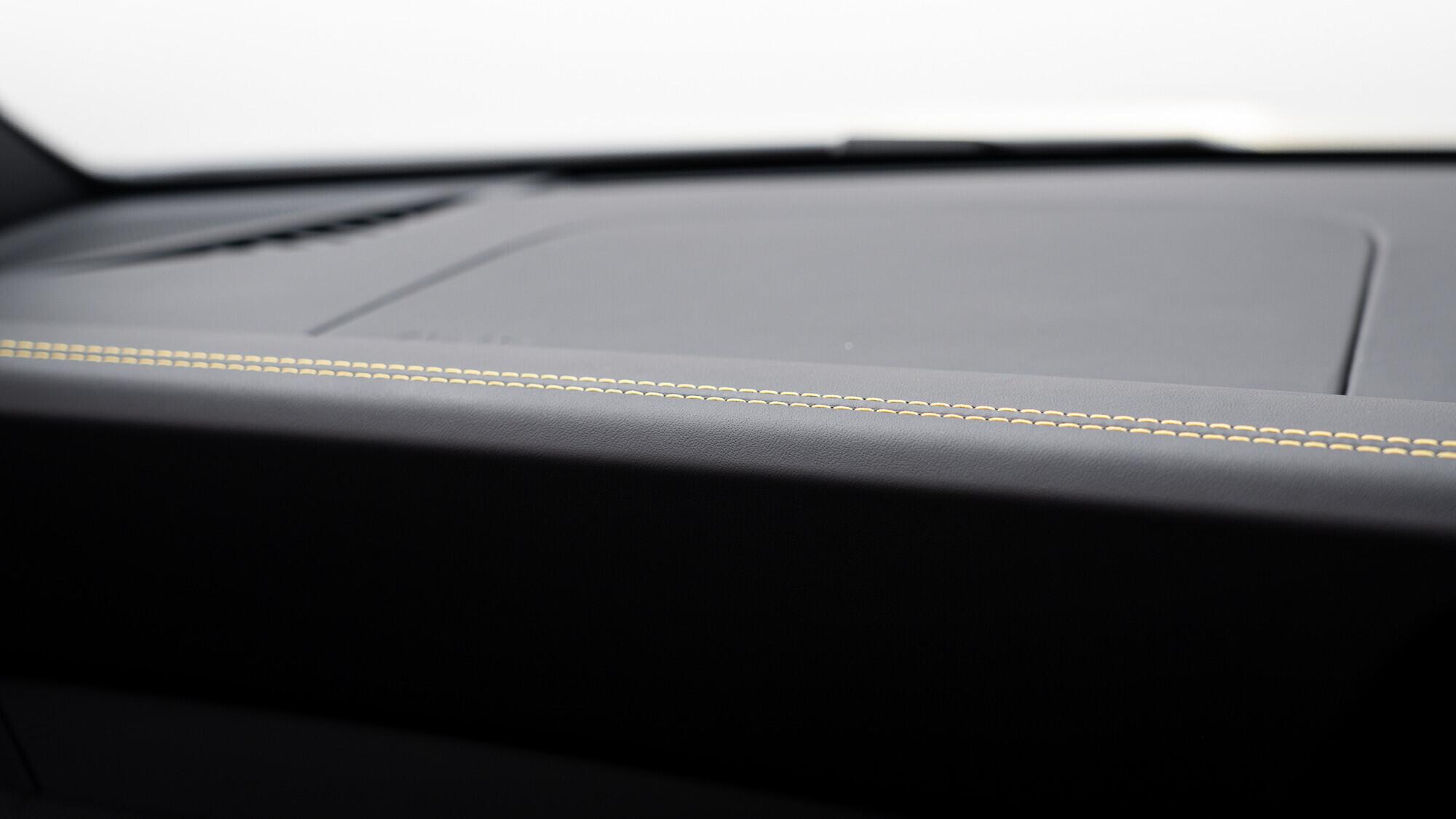 Porsche 911 view 60