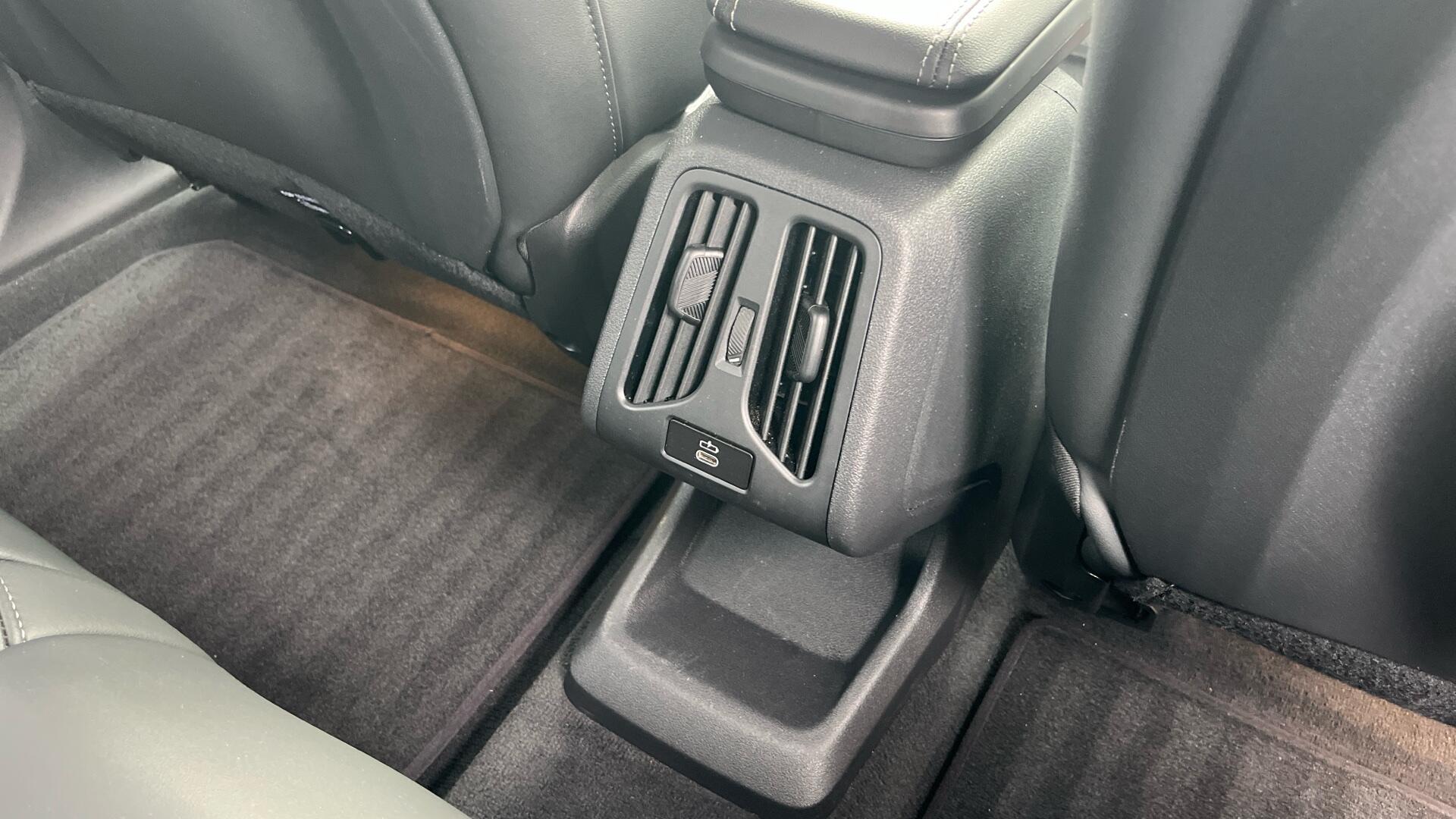 BMW iX1 view 24