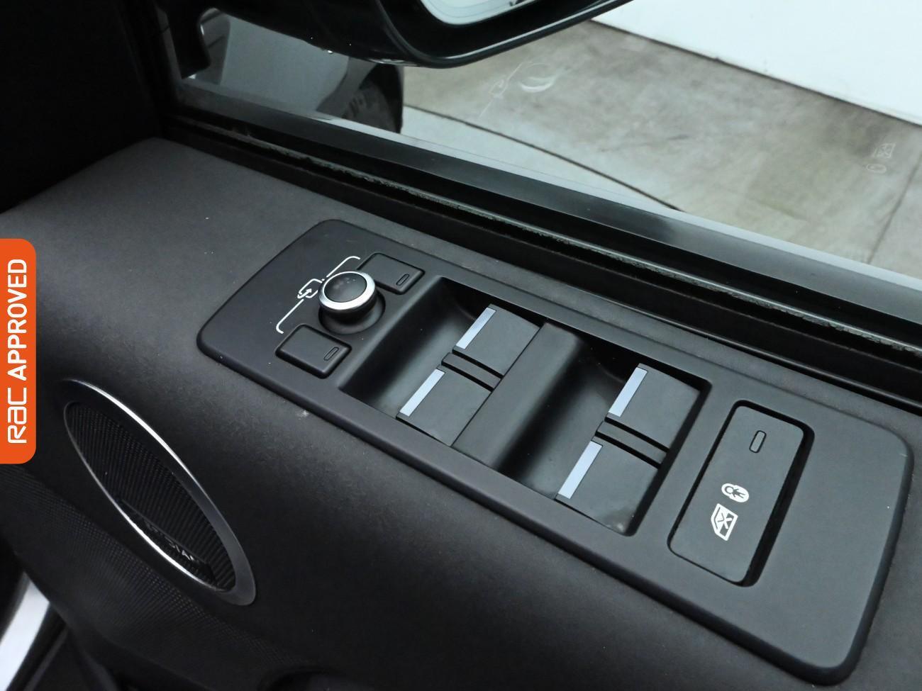 Land Rover Discovery view 35