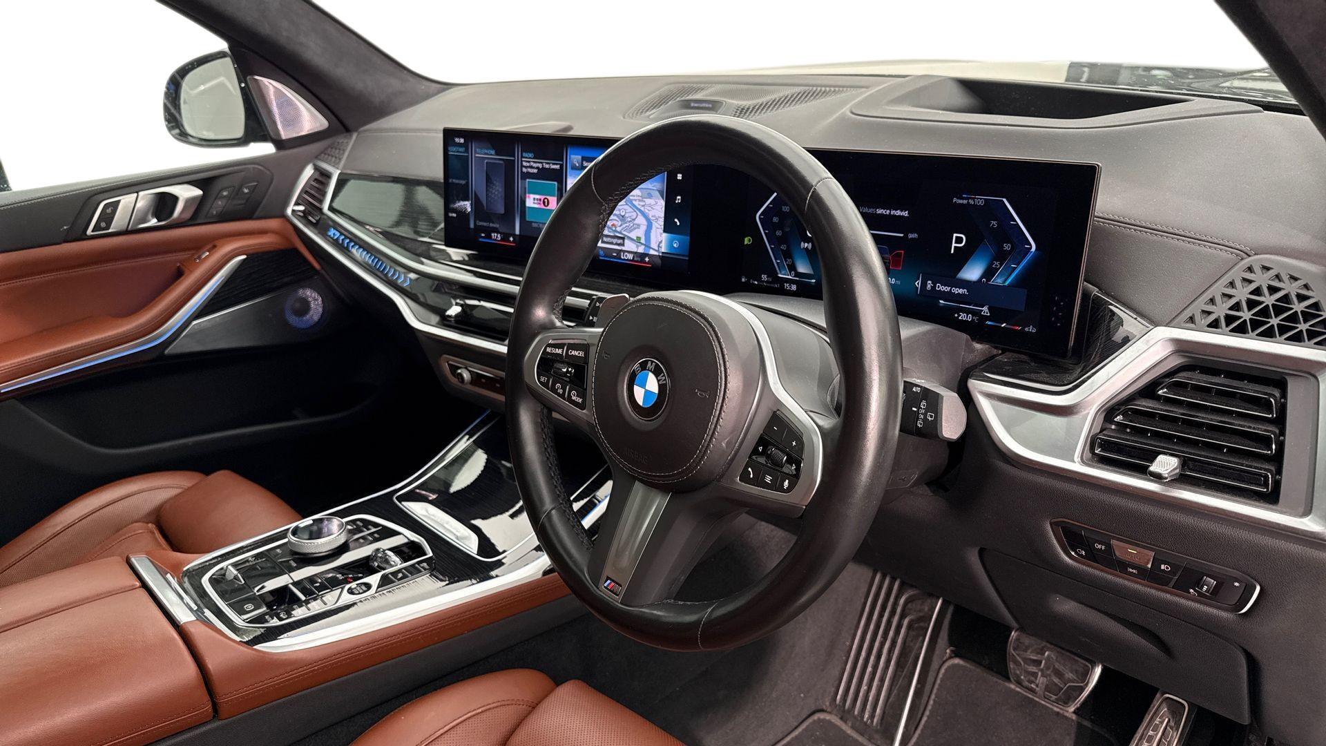 BMW X7 view 6