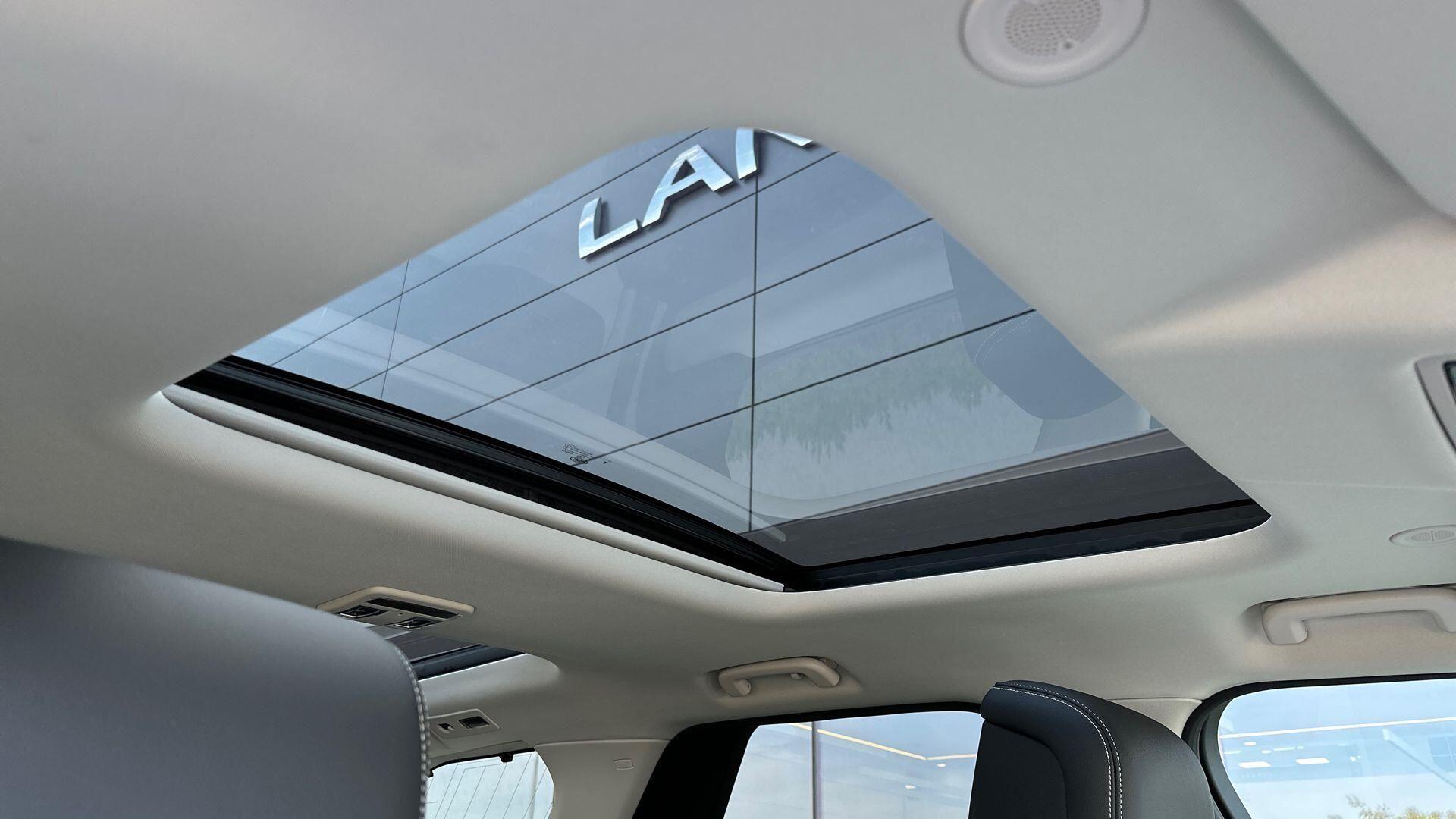 Land Rover Discovery view 34