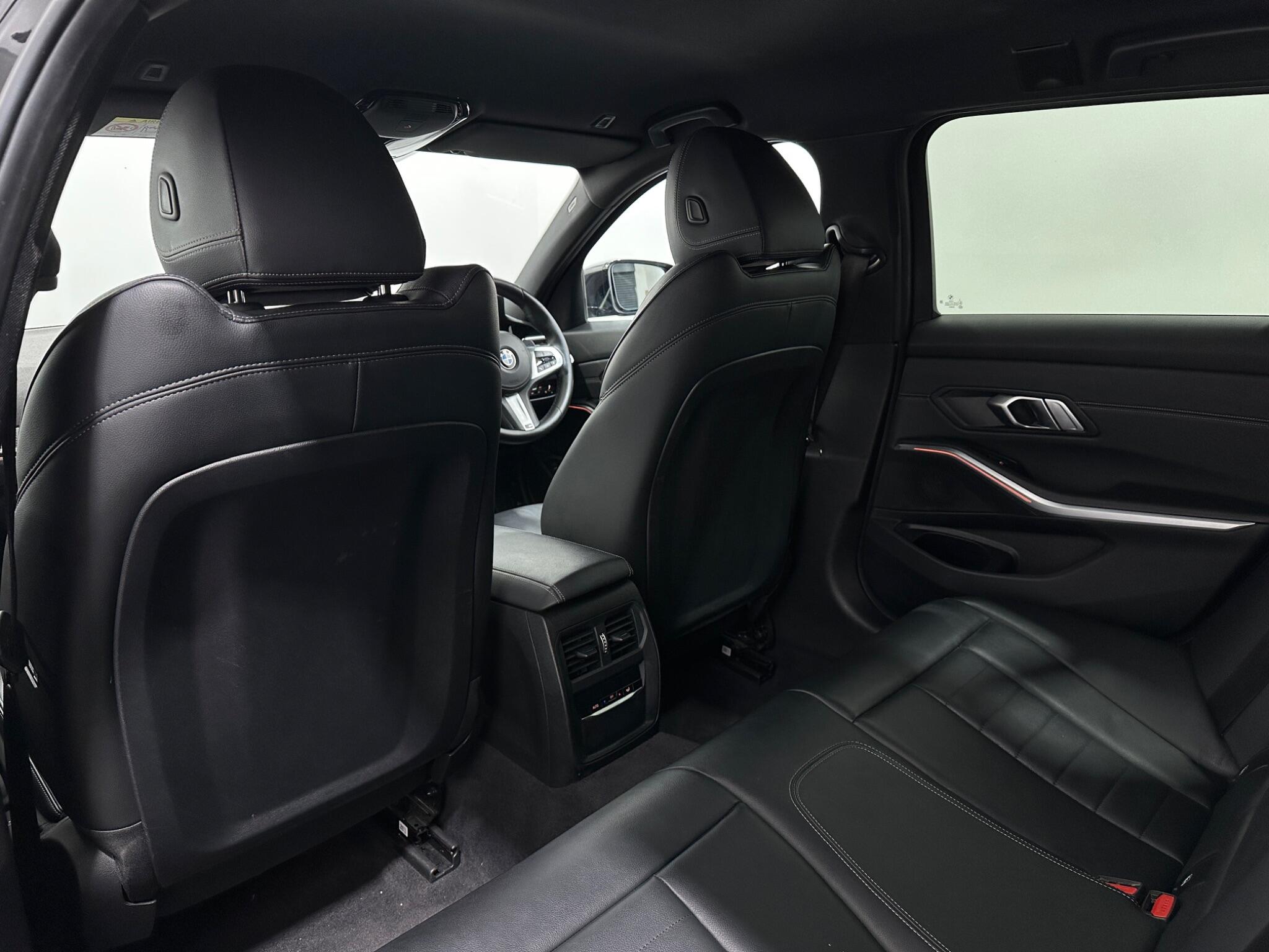 BMW 3 Series view 38