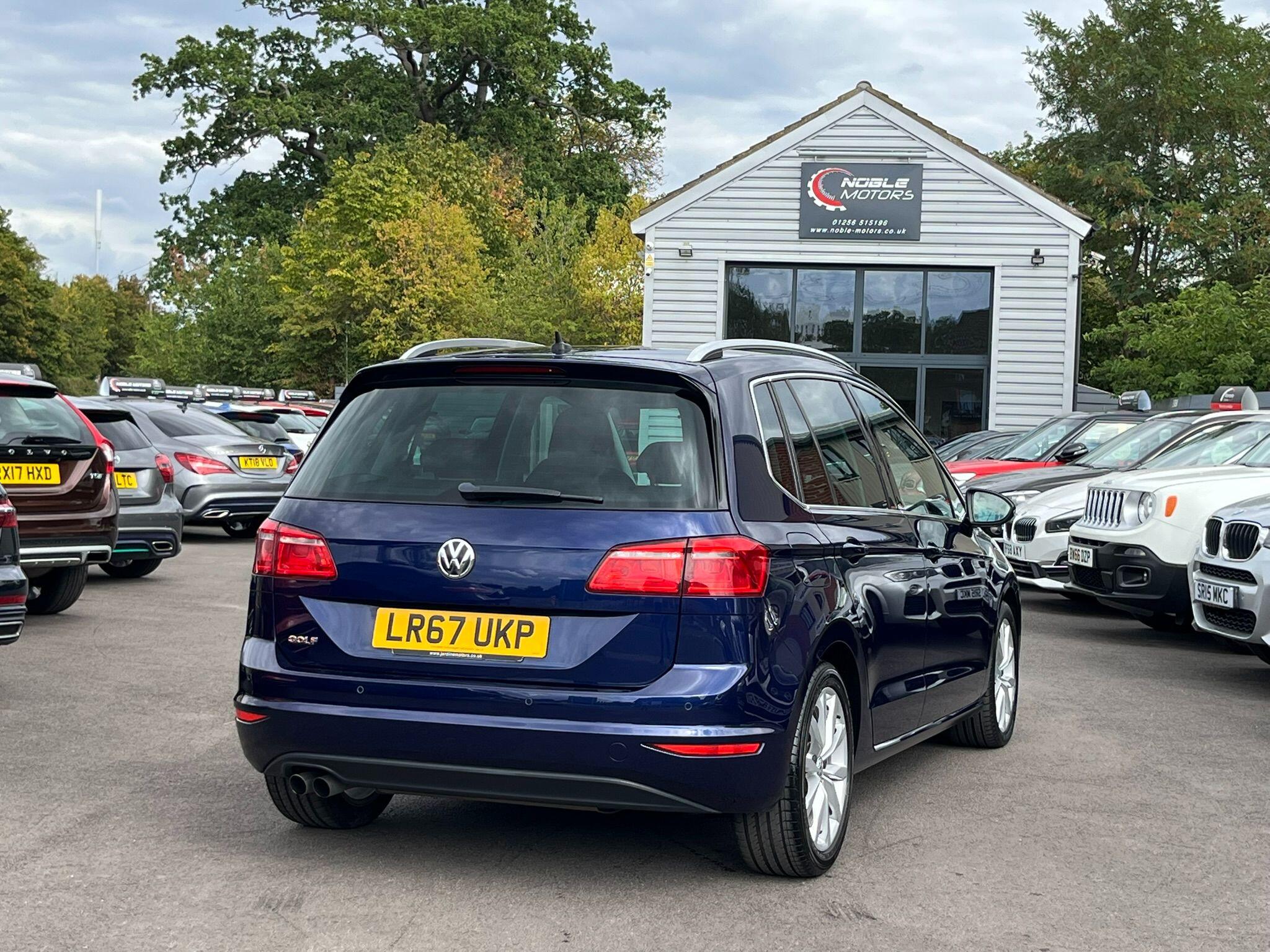 Volkswagen Golf SV view 7
