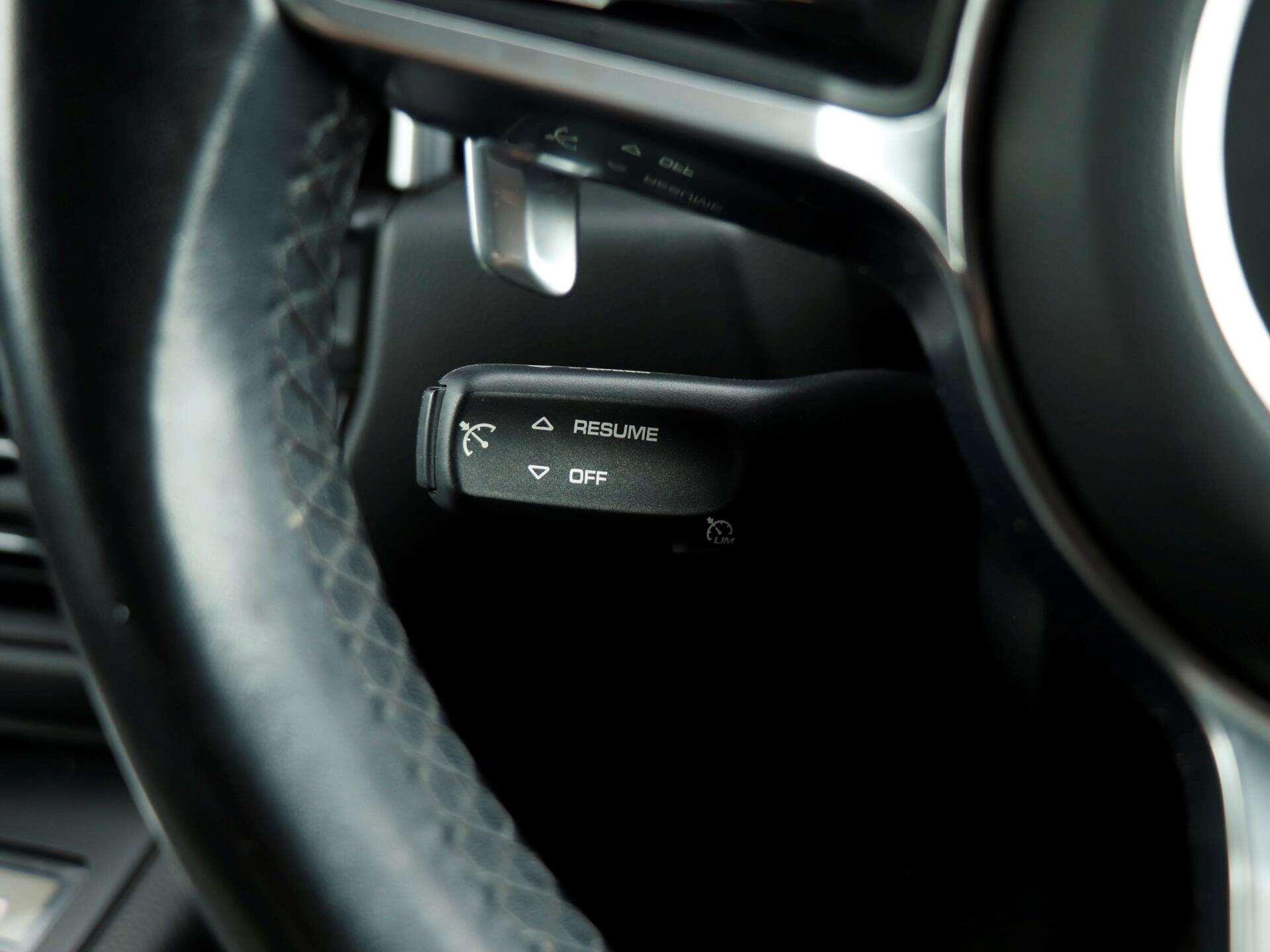 Porsche Macan view 19