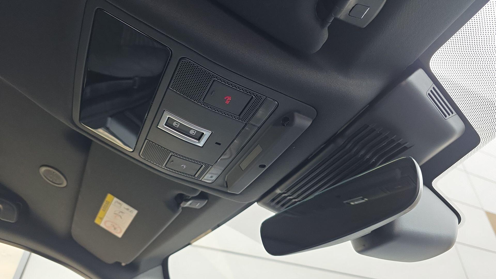 Land Rover Discovery Sport view 23