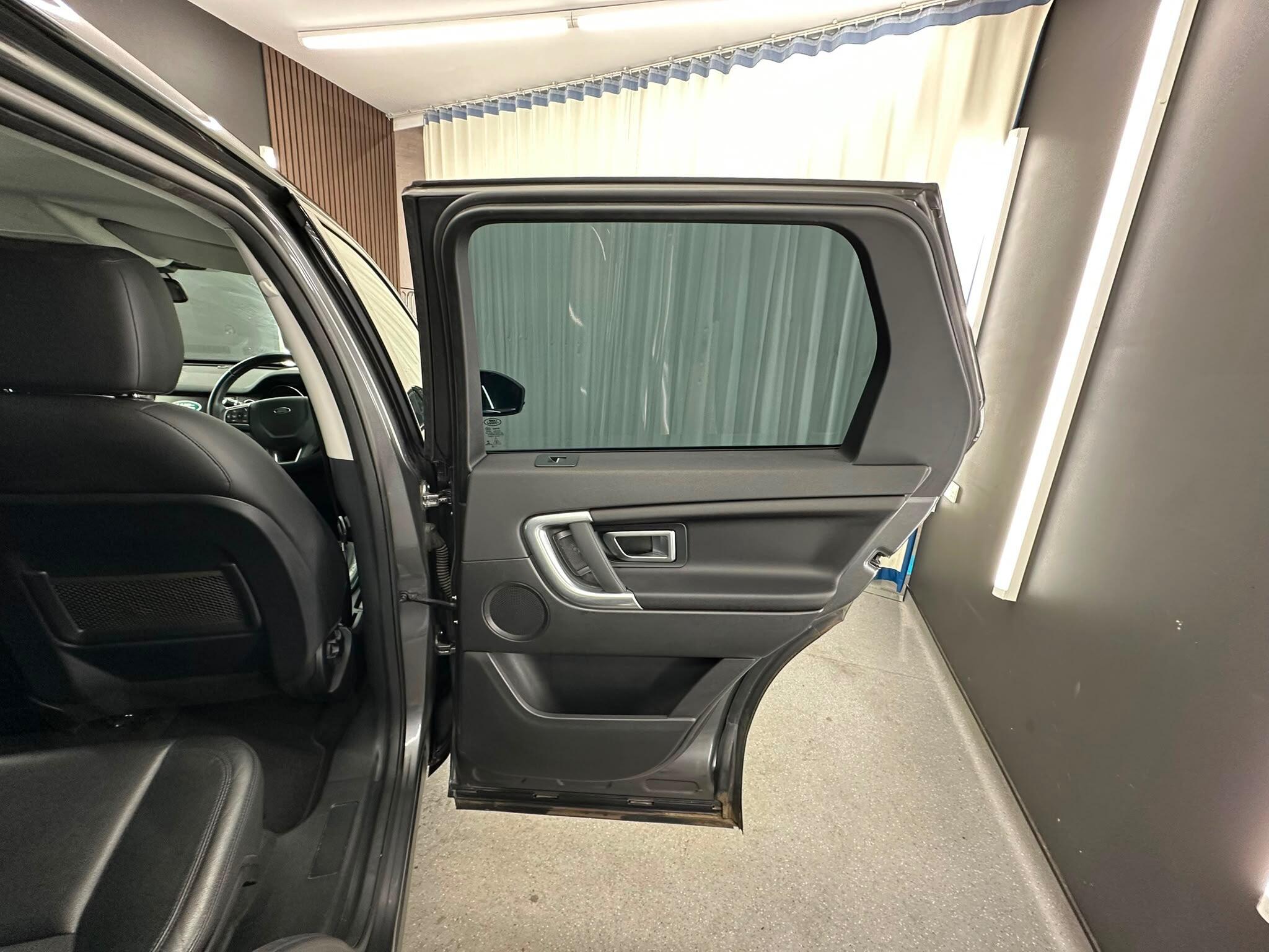Land Rover Discovery Sport view 22