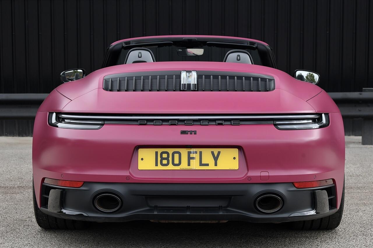 Porsche 911 view 5