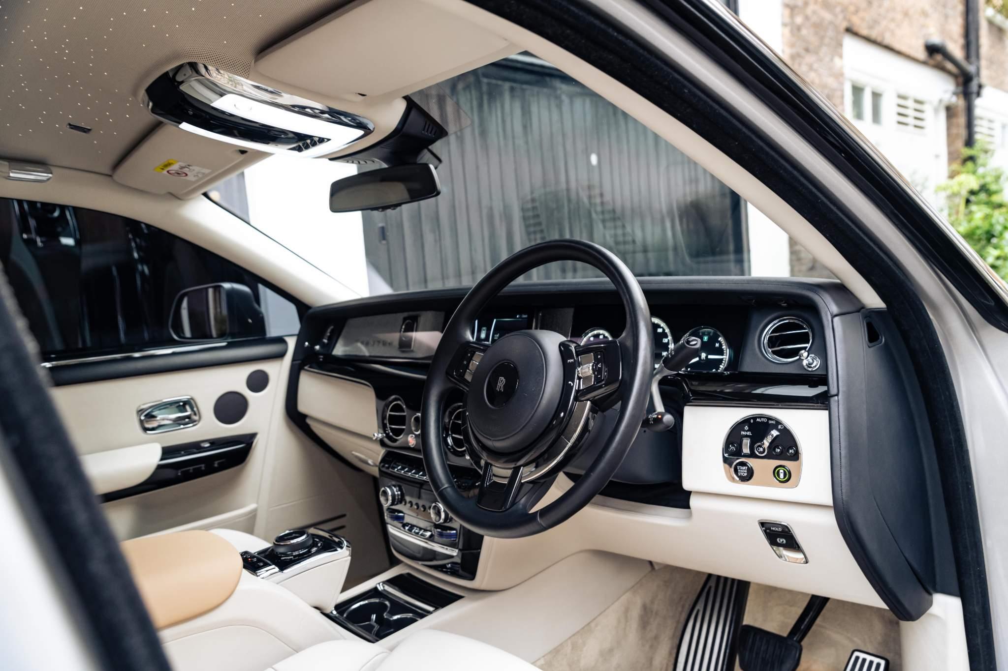 Rolls-Royce Phantom view 33