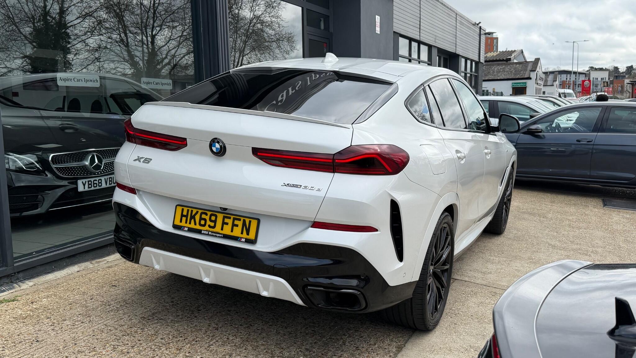 BMW X6 view 10