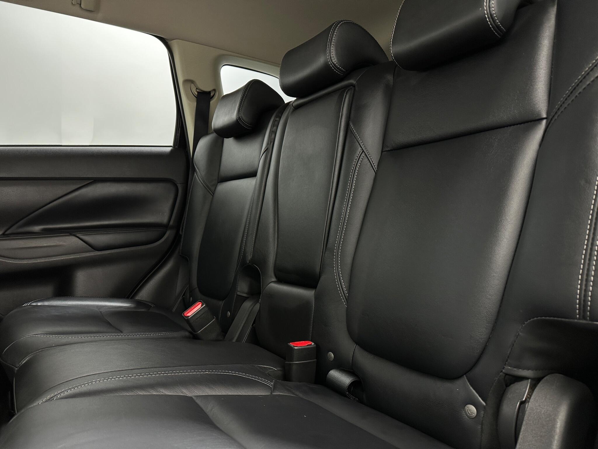 Mitsubishi Outlander view 38