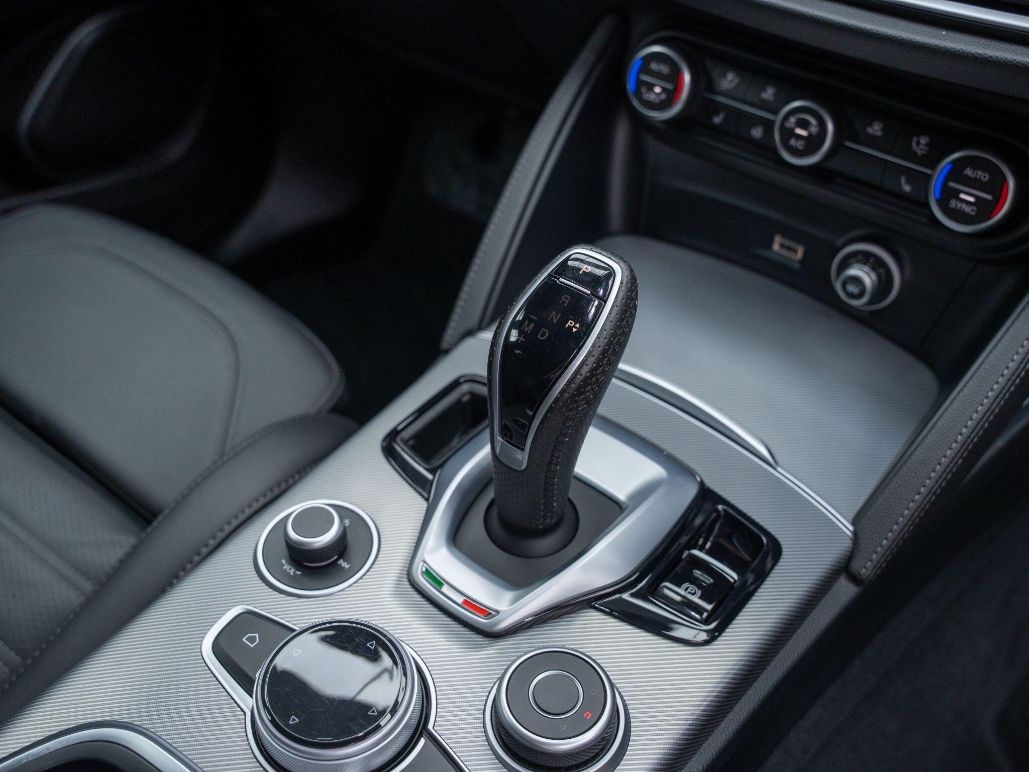 Alfa Romeo Stelvio view 34
