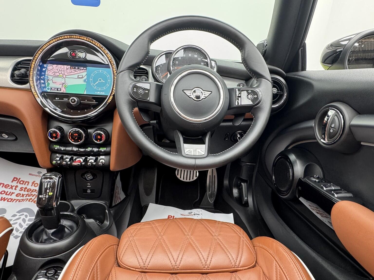 Mini Convertible view 22