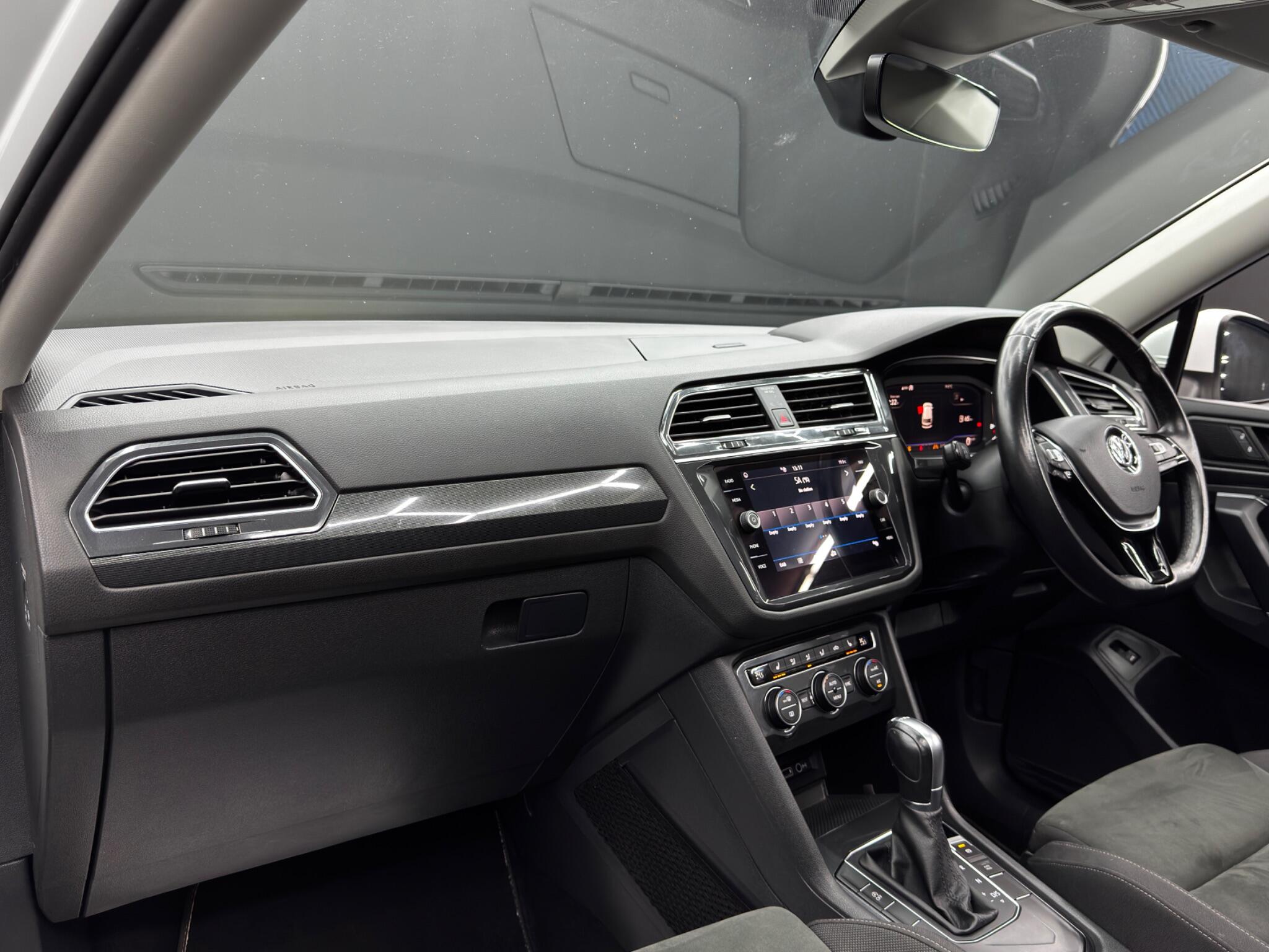 Volkswagen Tiguan Allspace view 11
