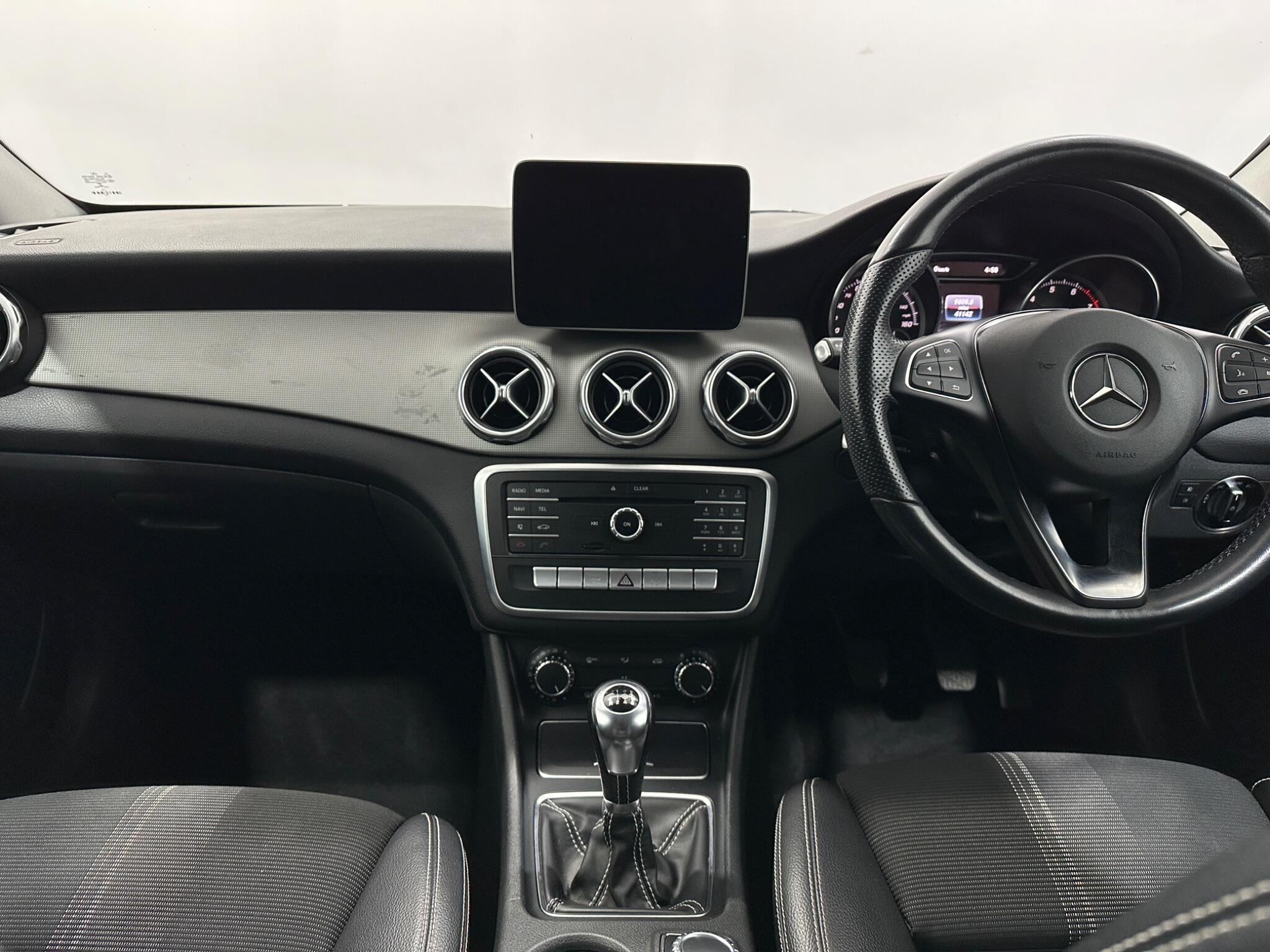 Mercedes-Benz Gla view 19