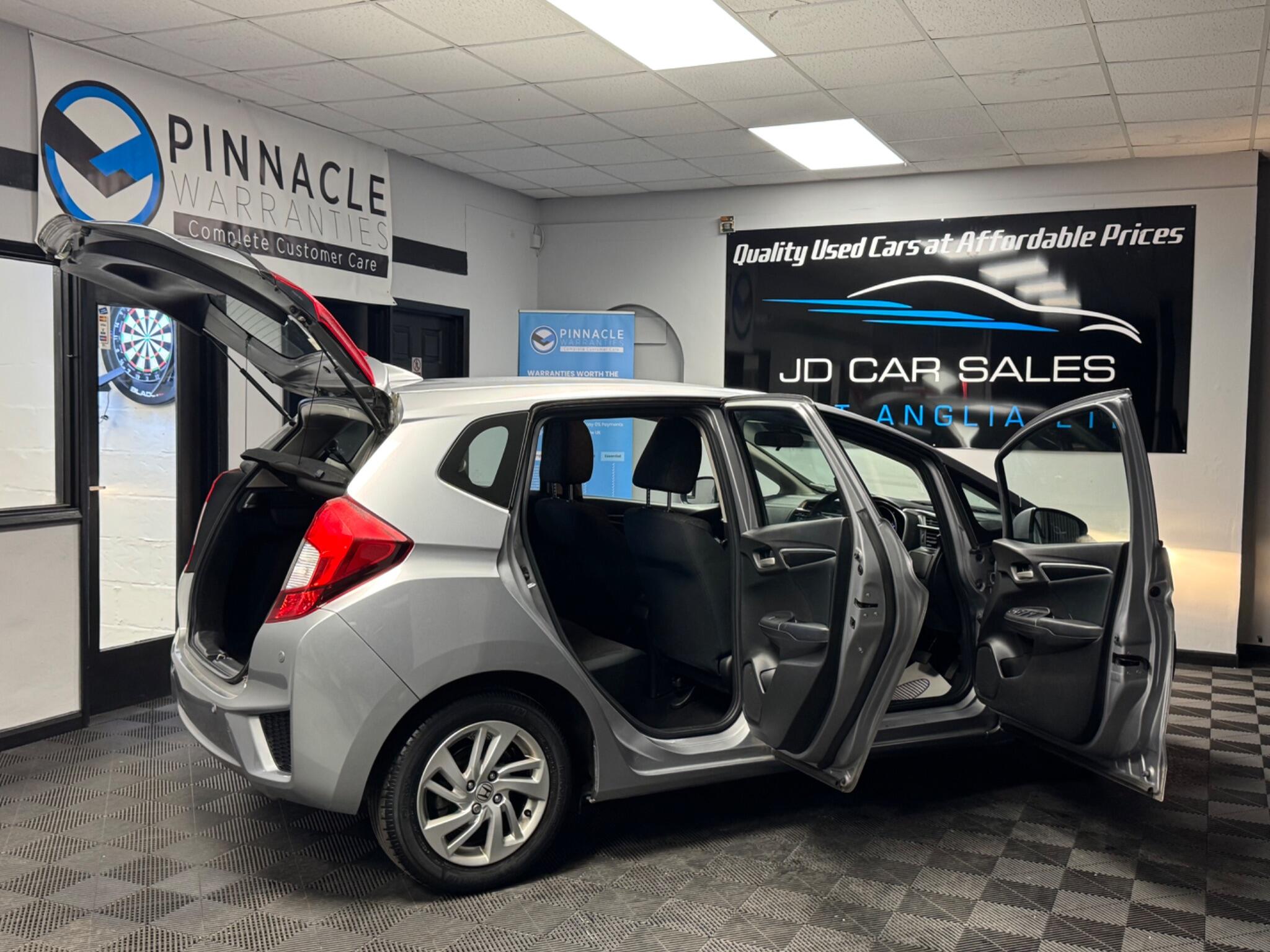 2017 Honda Jazz 1.3 i-VTEC SE CVT Euro 6 (s/s) 5dr • 52,600 miles image 14