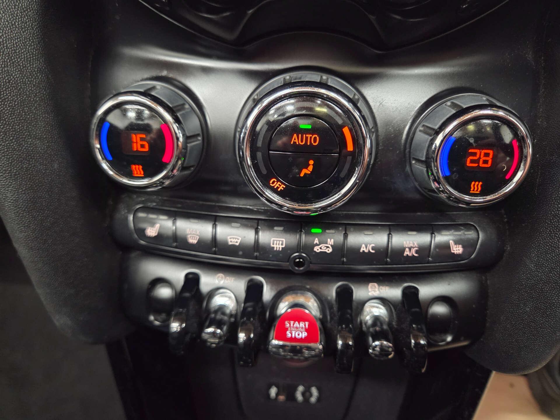 Mini Convertible view 25