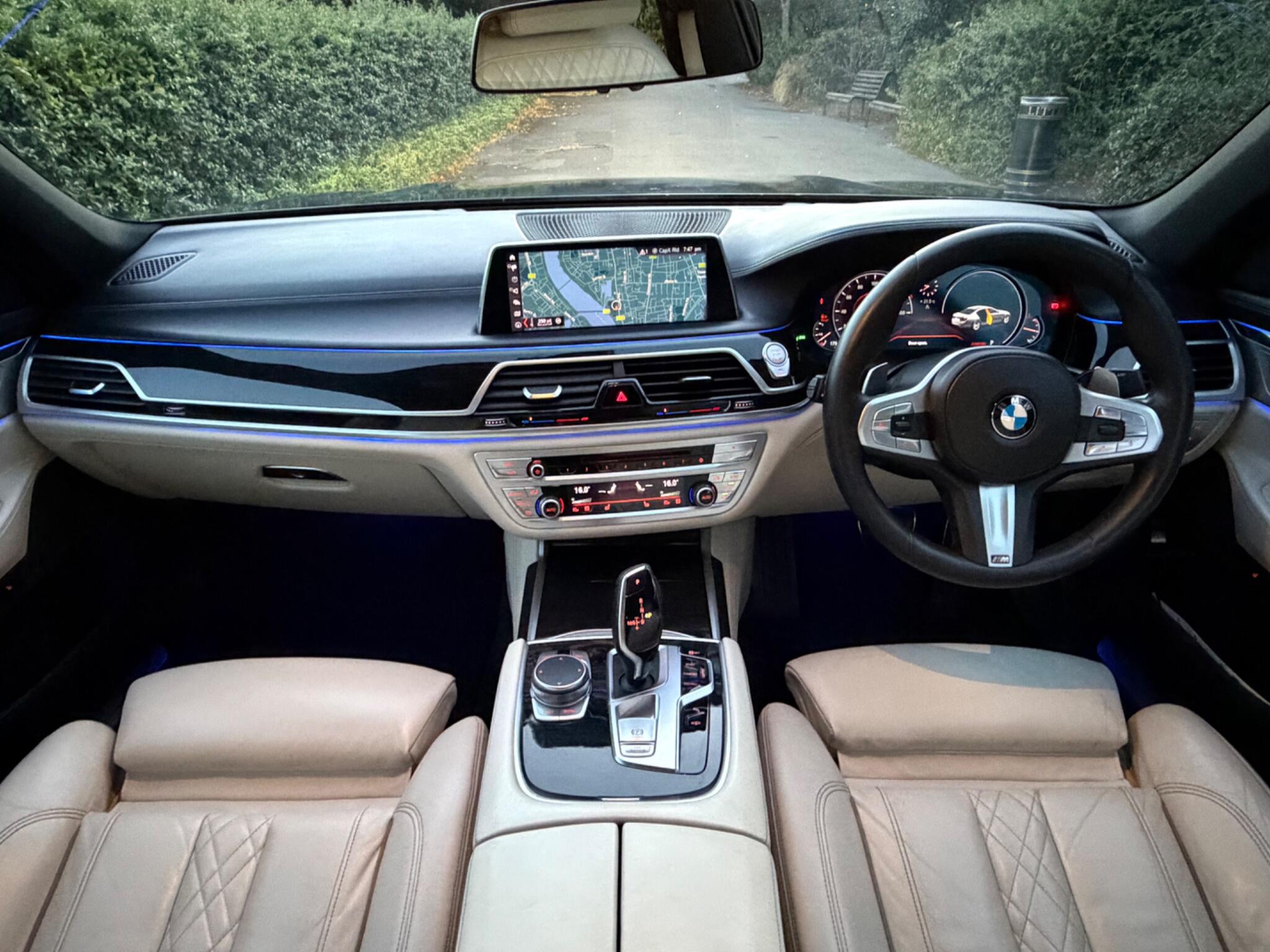 BMW 7 Series view 14