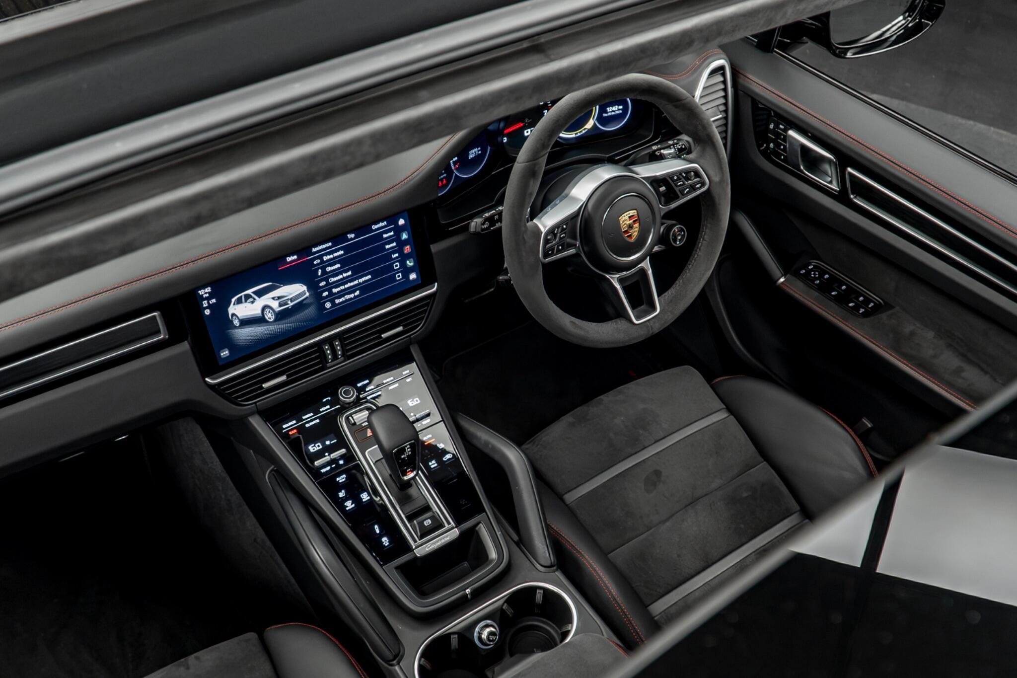Porsche Cayenne view 40