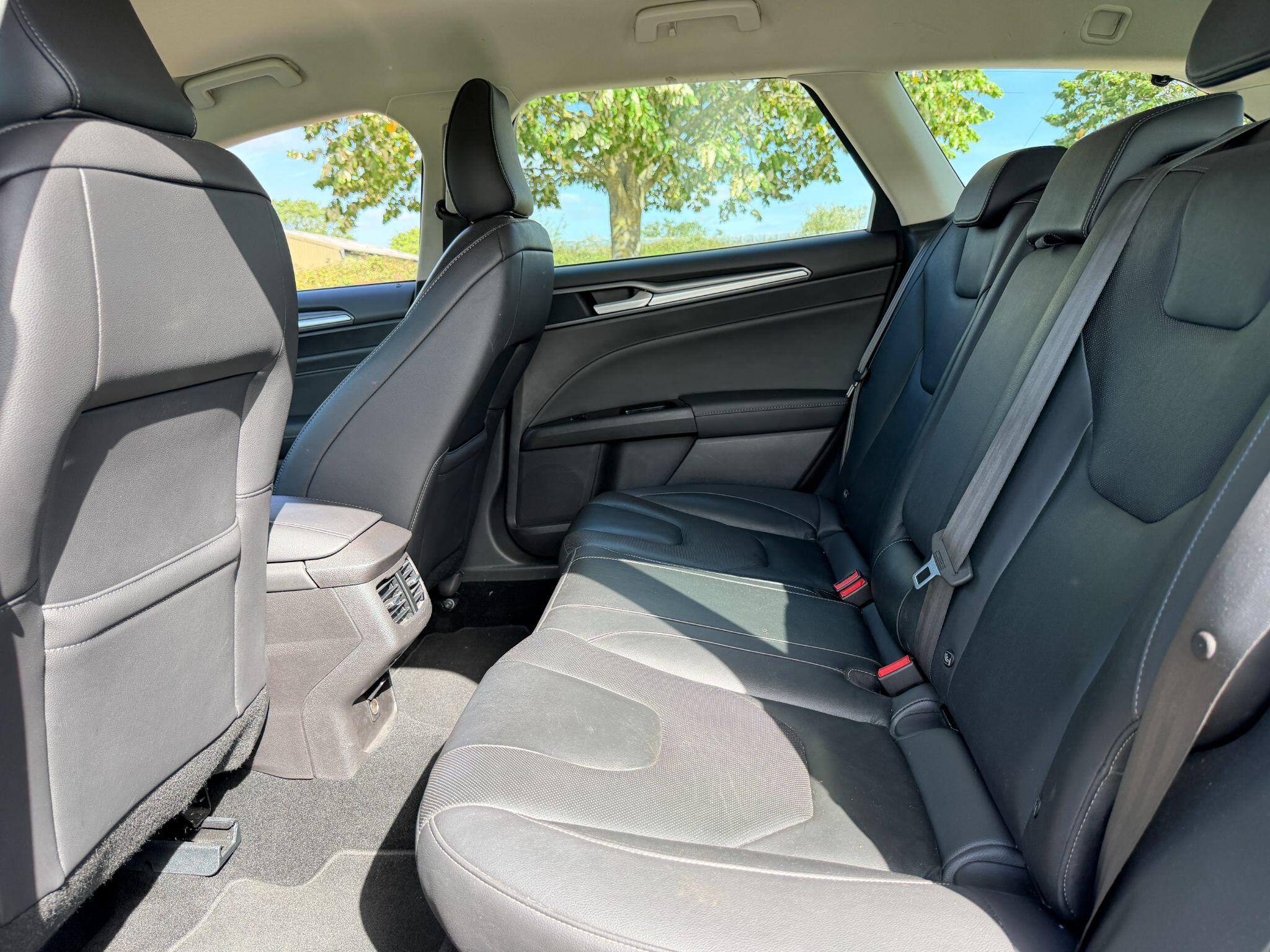 Ford Mondeo view 25